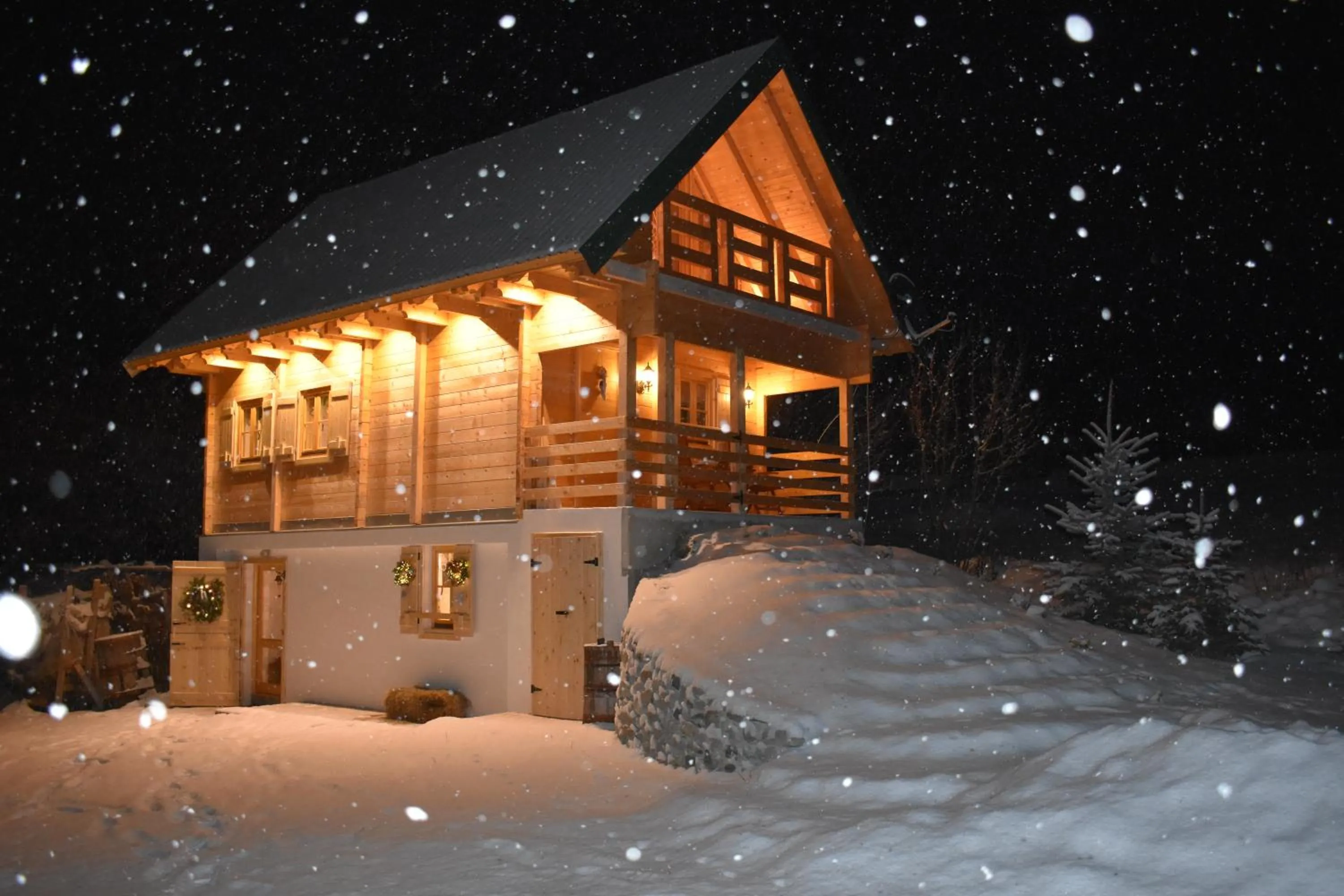 Property building in Mountain Lodge Mont Peace