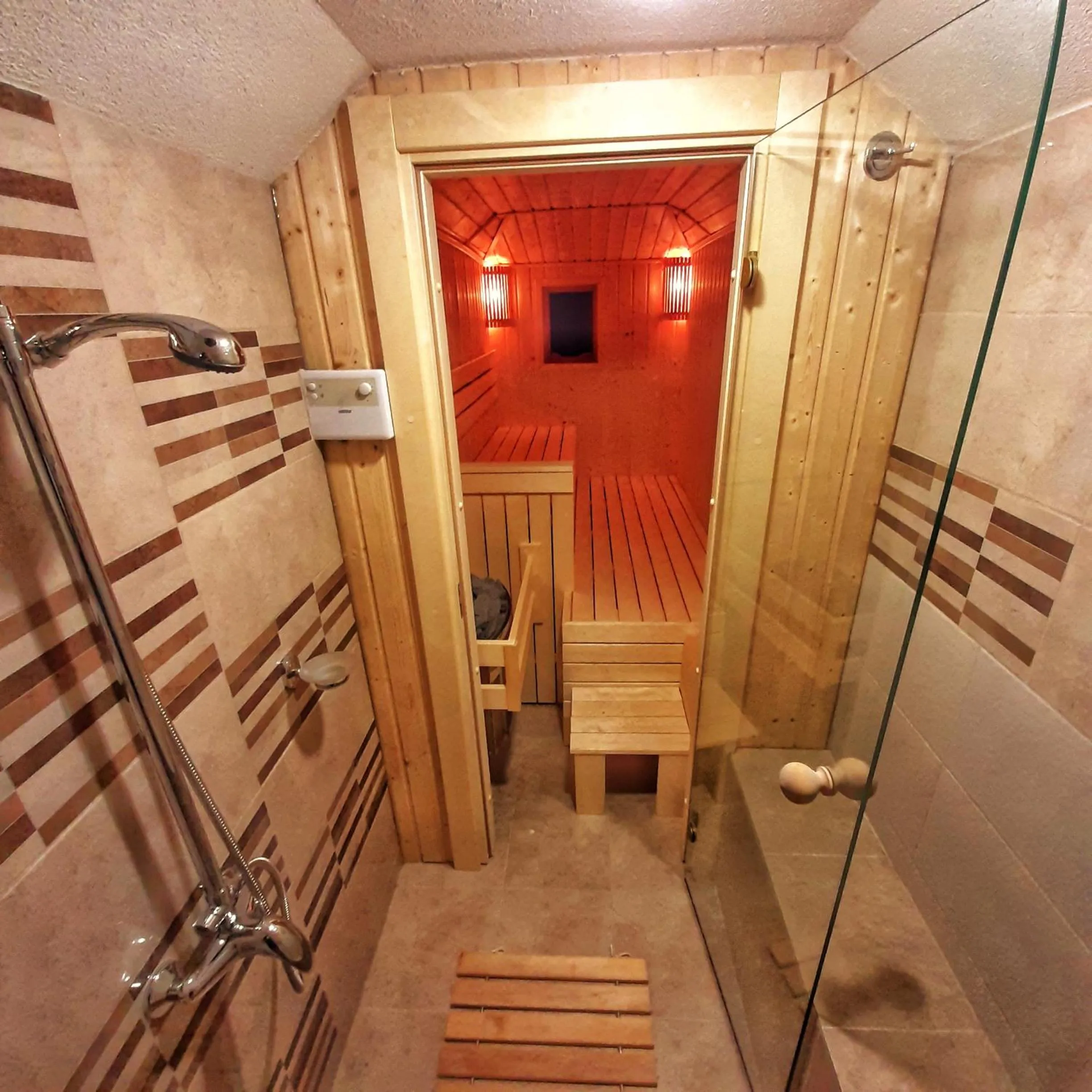 Shower in Mountain Lodge Mont Peace