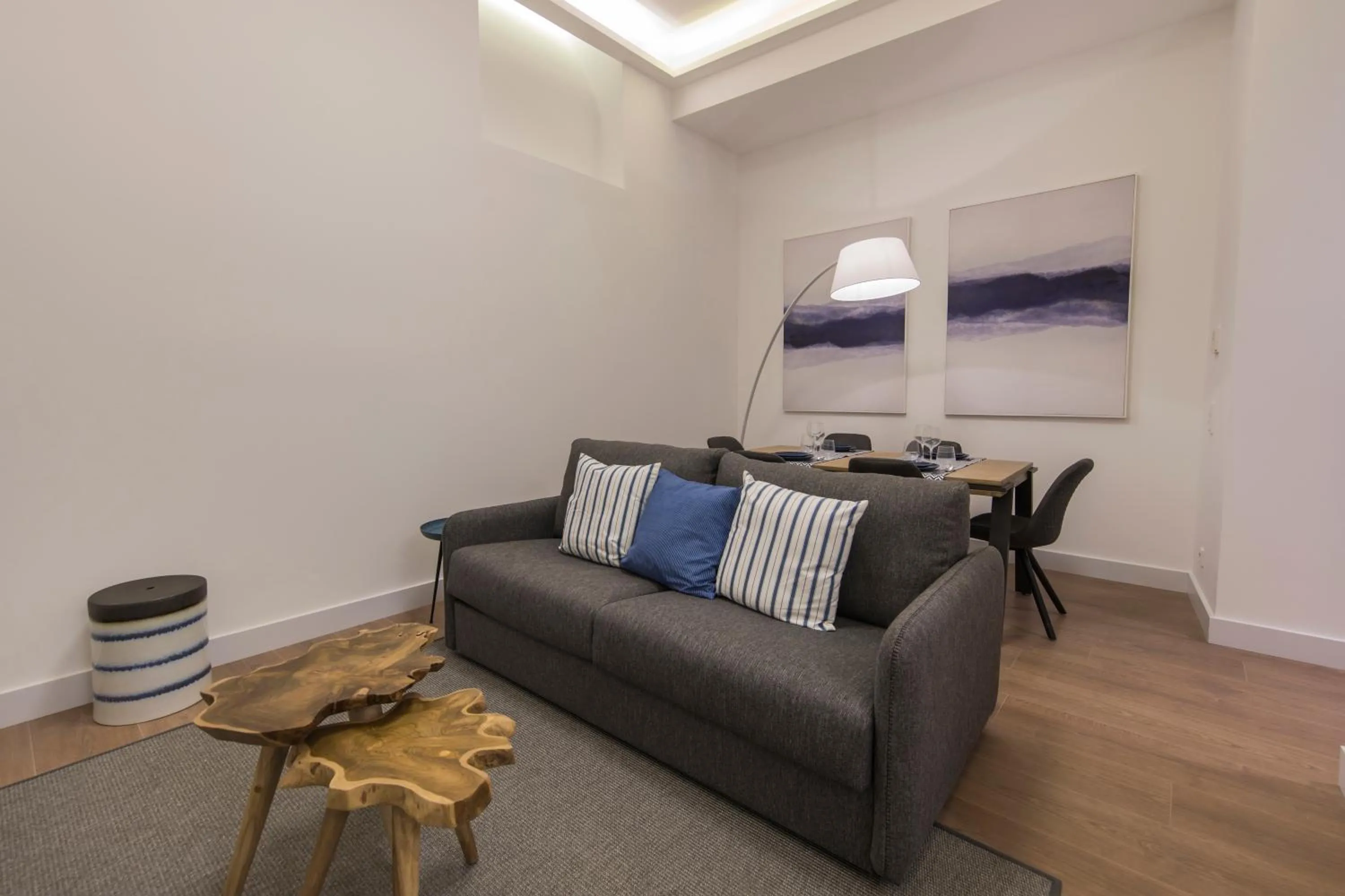 High Ceiling Duplex Apartment at Cais do Sodre
