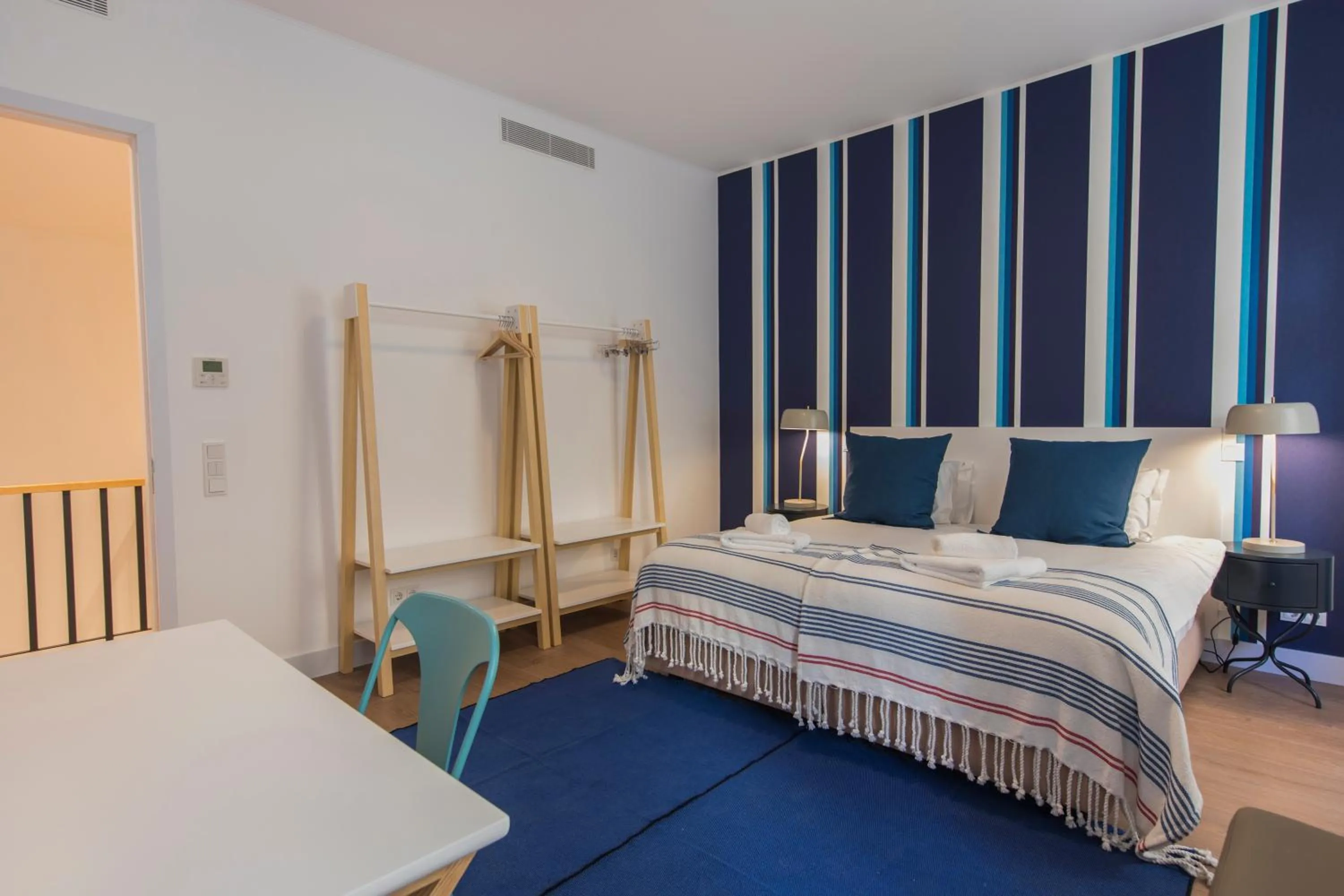 High Ceiling Duplex Apartment at Cais do Sodre