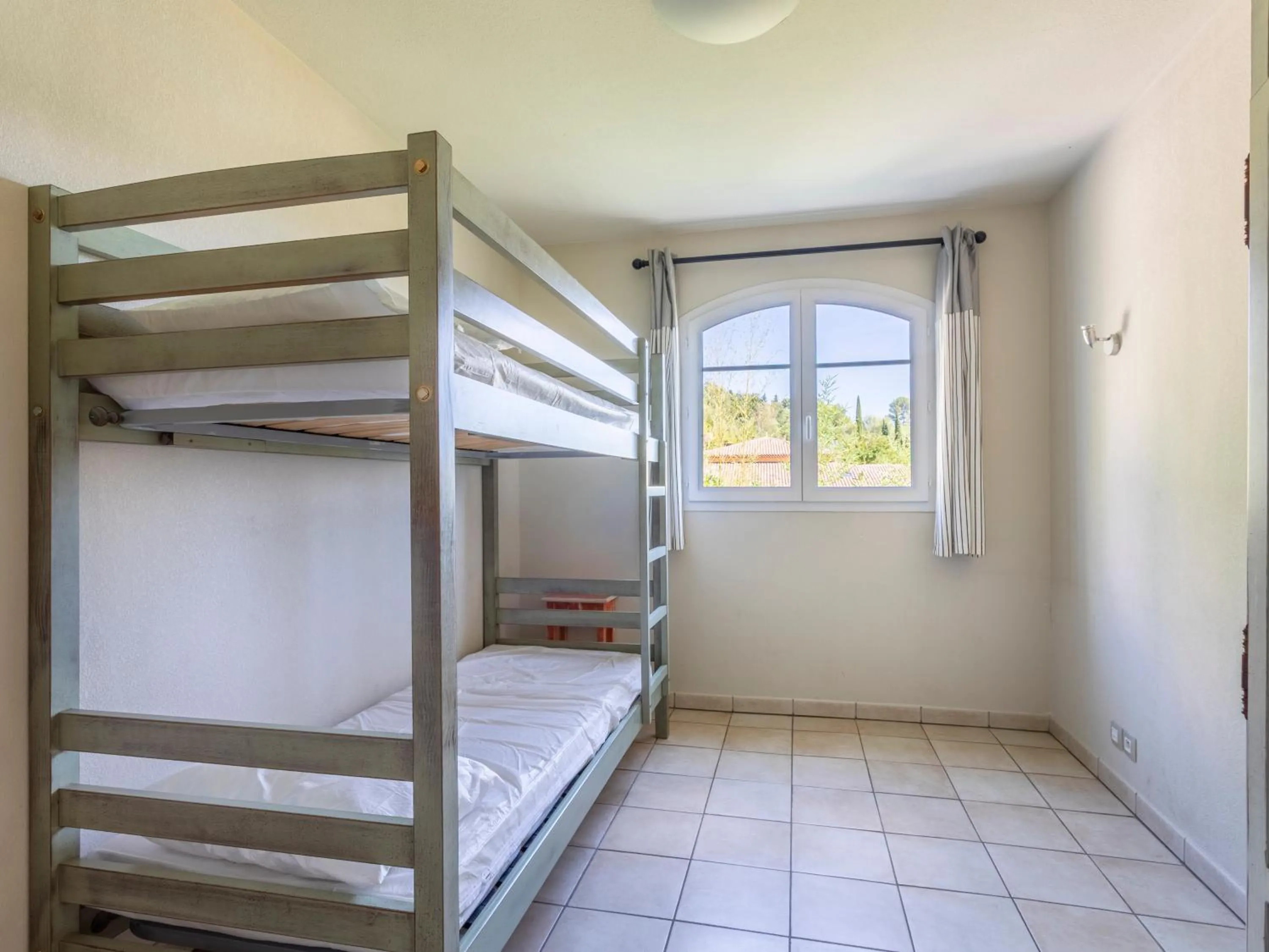 Bedroom, Bed in Vacancéole – Le Domaine de Camiole