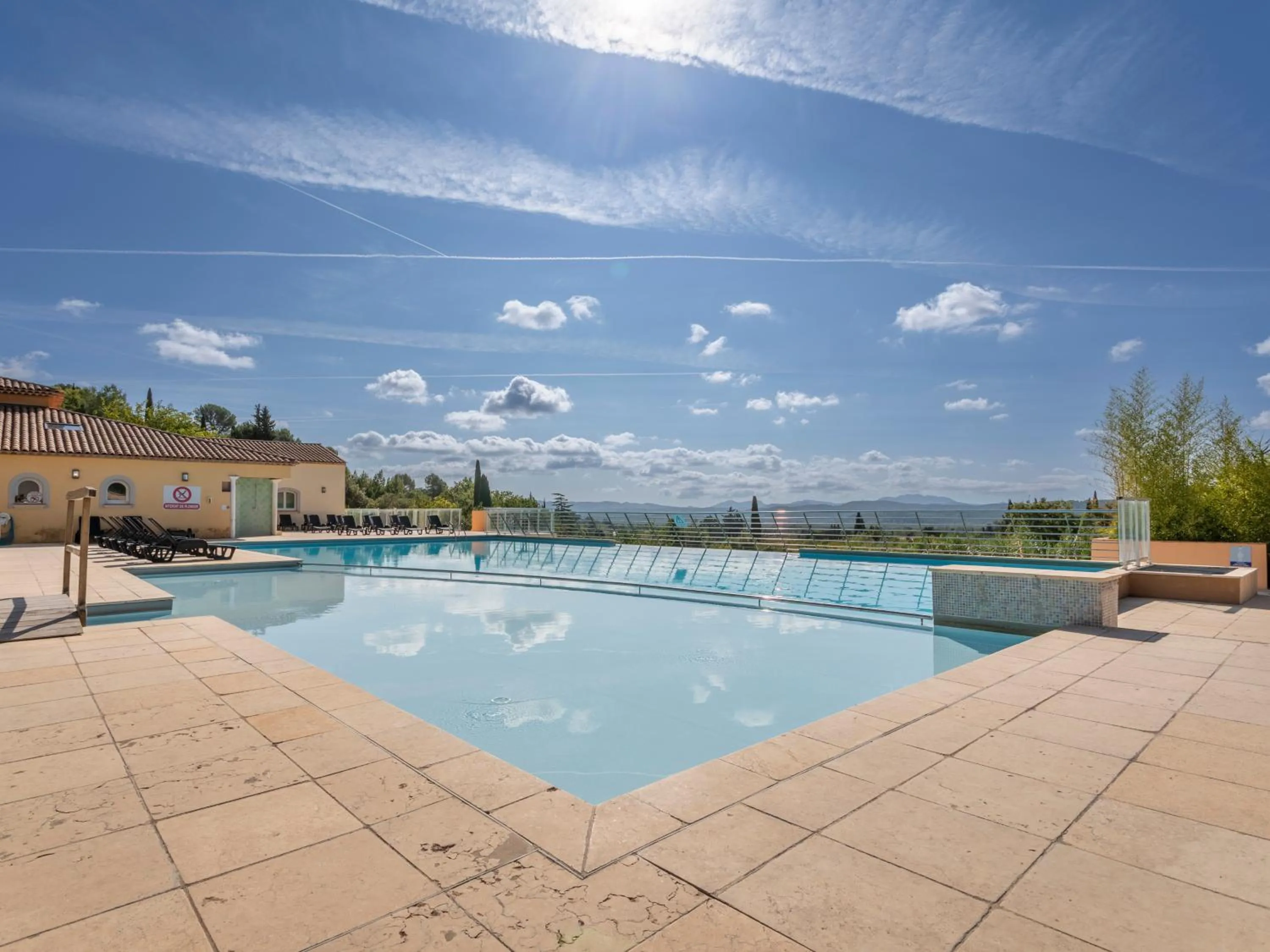 Swimming pool in Vacancéole – Le Domaine de Camiole