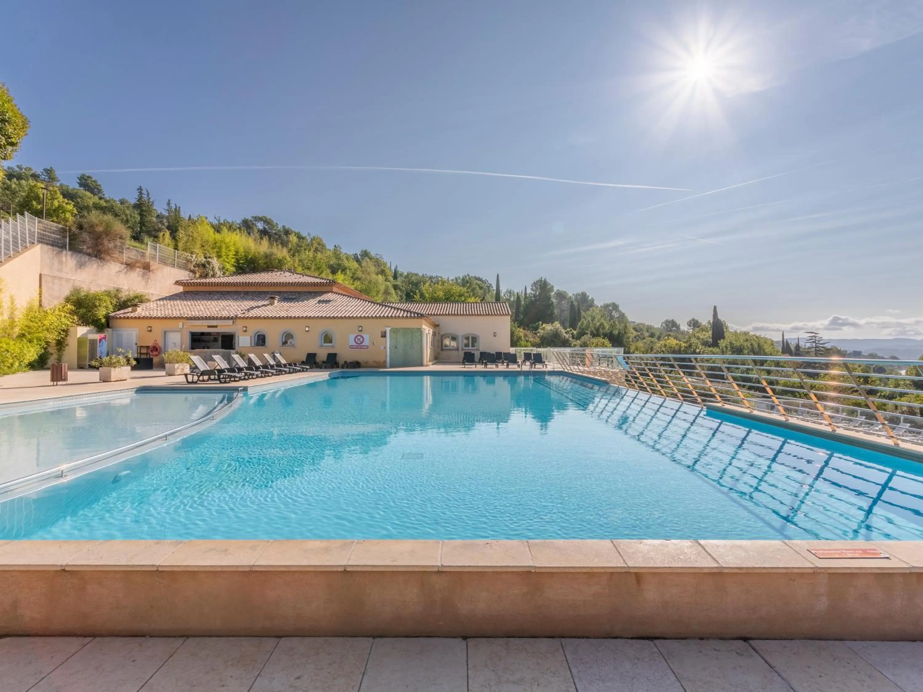 Swimming pool in Vacancéole – Le Domaine de Camiole