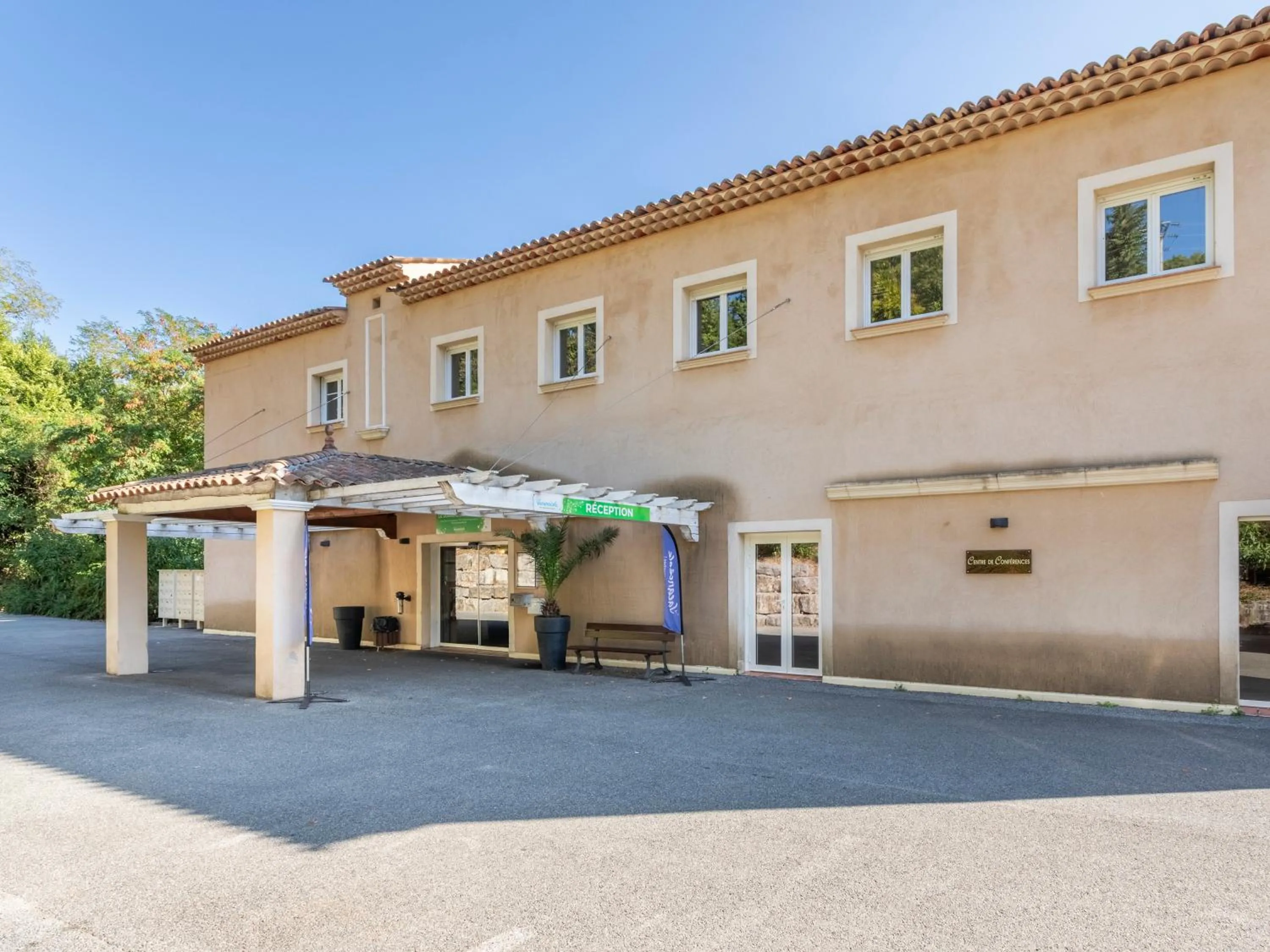 Lobby or reception in Vacancéole – Le Domaine de Camiole