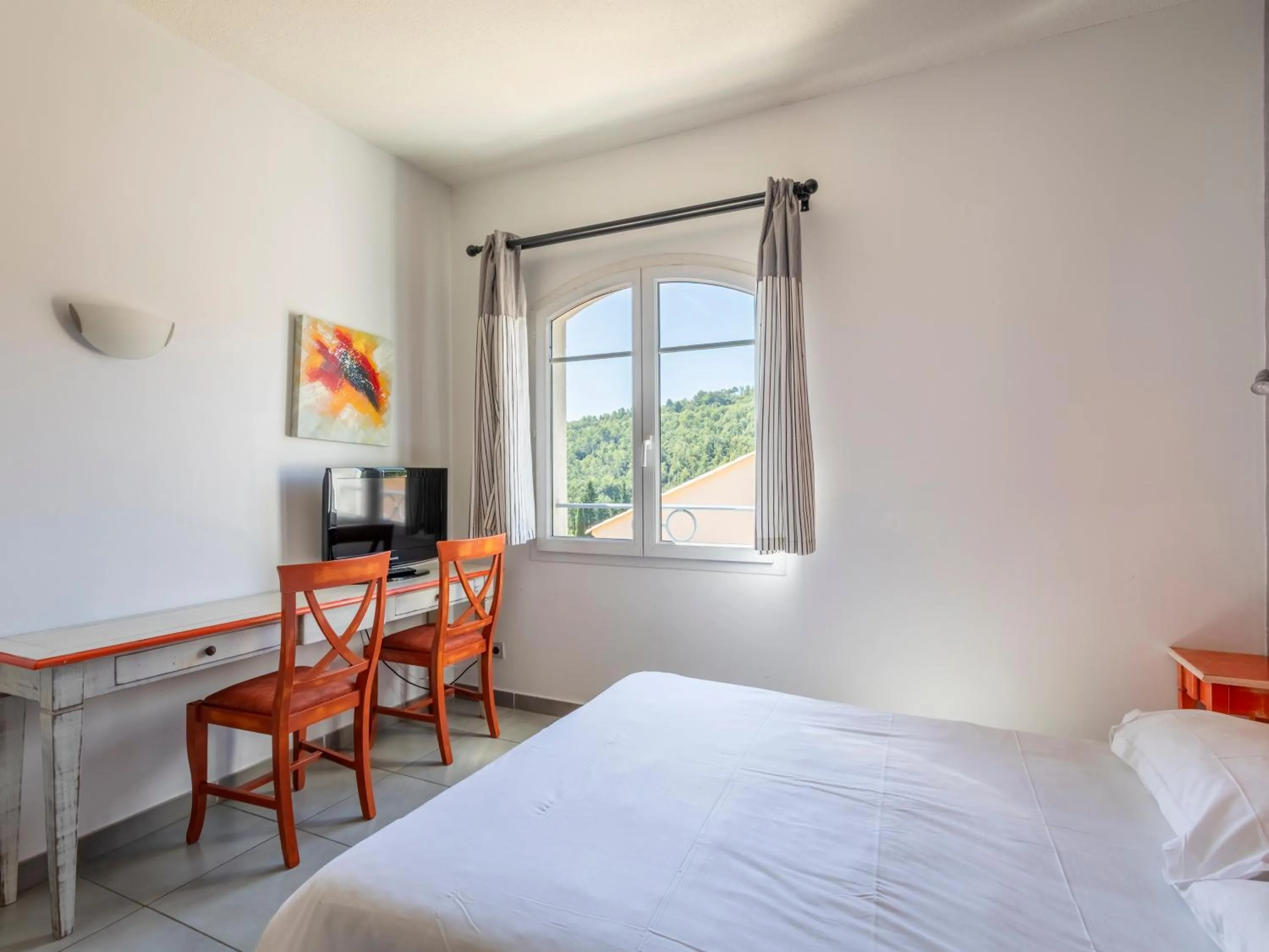 Bedroom, Bed in Vacancéole – Le Domaine de Camiole