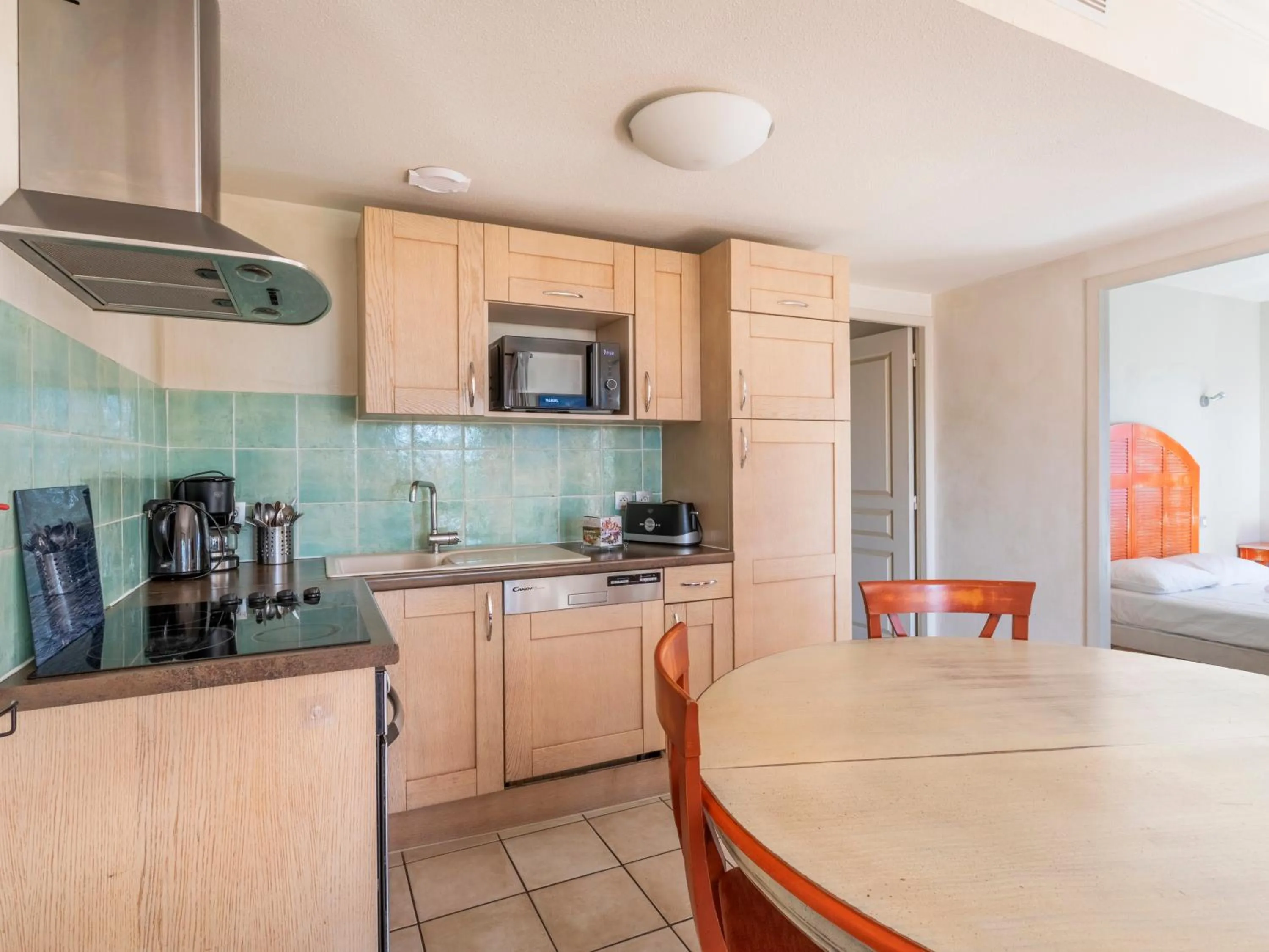 kitchen, Bed in Vacancéole – Le Domaine de Camiole