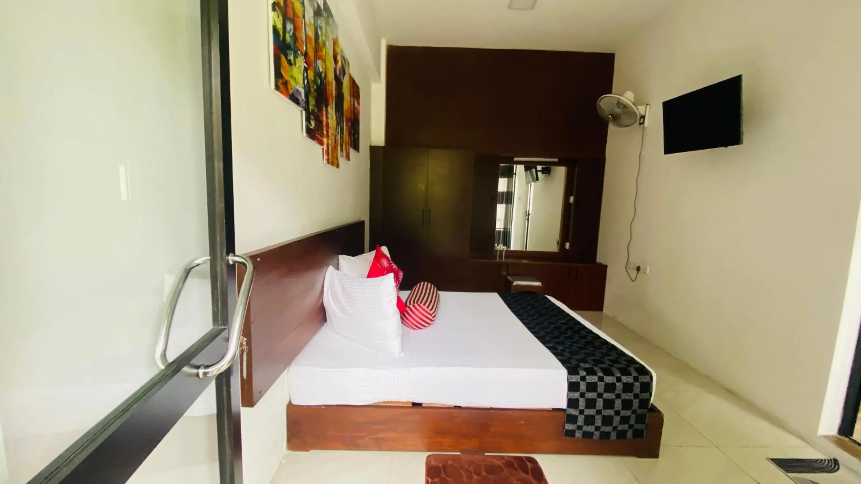 Double Room with Mountain View - single occupancy in Aloft Grand Hotel Ella Double Room with Mountain View - single occupancy in Aloft Grand Hotel Ella