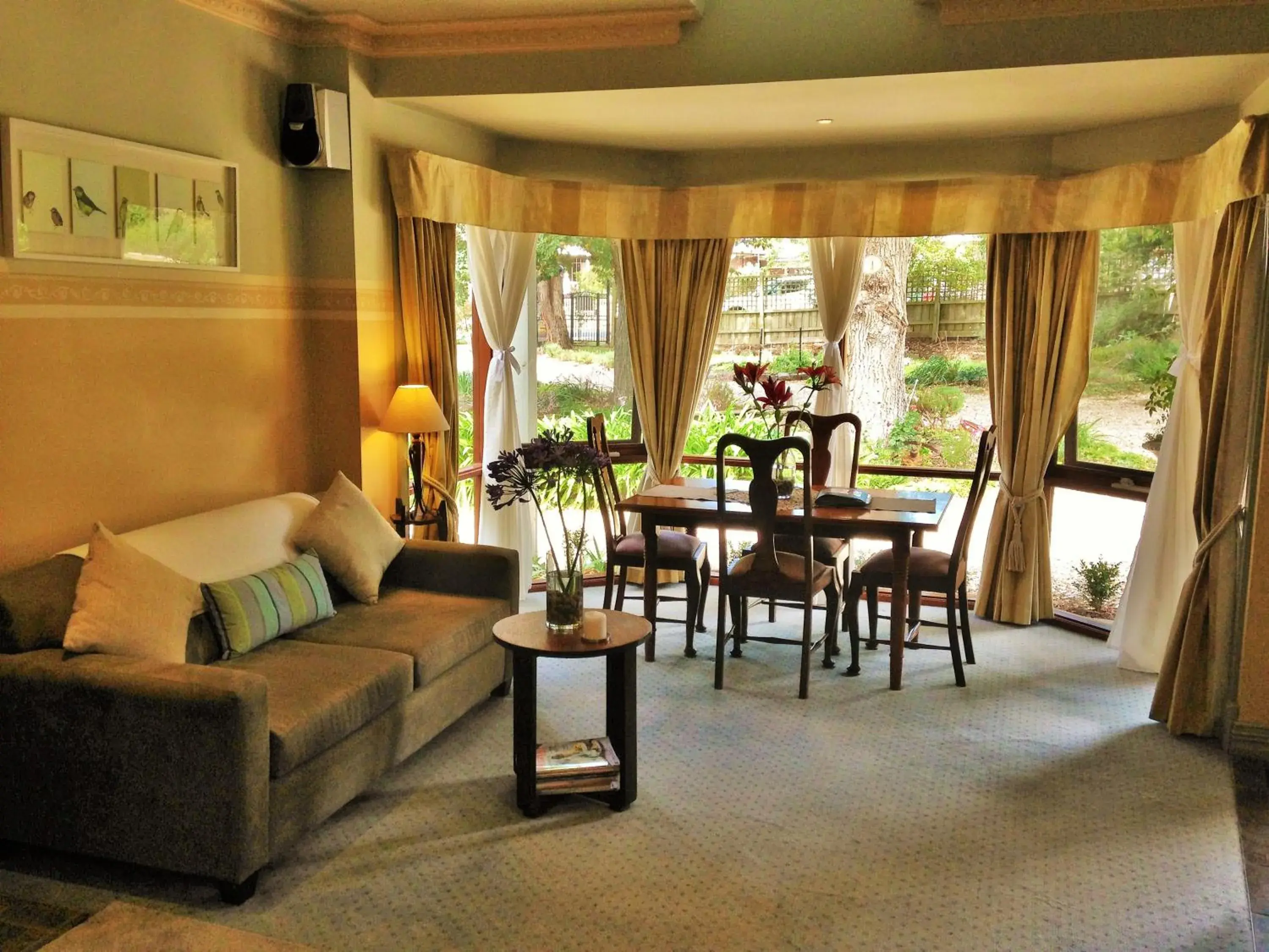 Deluxe Queen Studio - single occupancy in Bindley House B&B Cottage Deluxe Queen Studio - single occupancy in Bindley House B&B Cottage