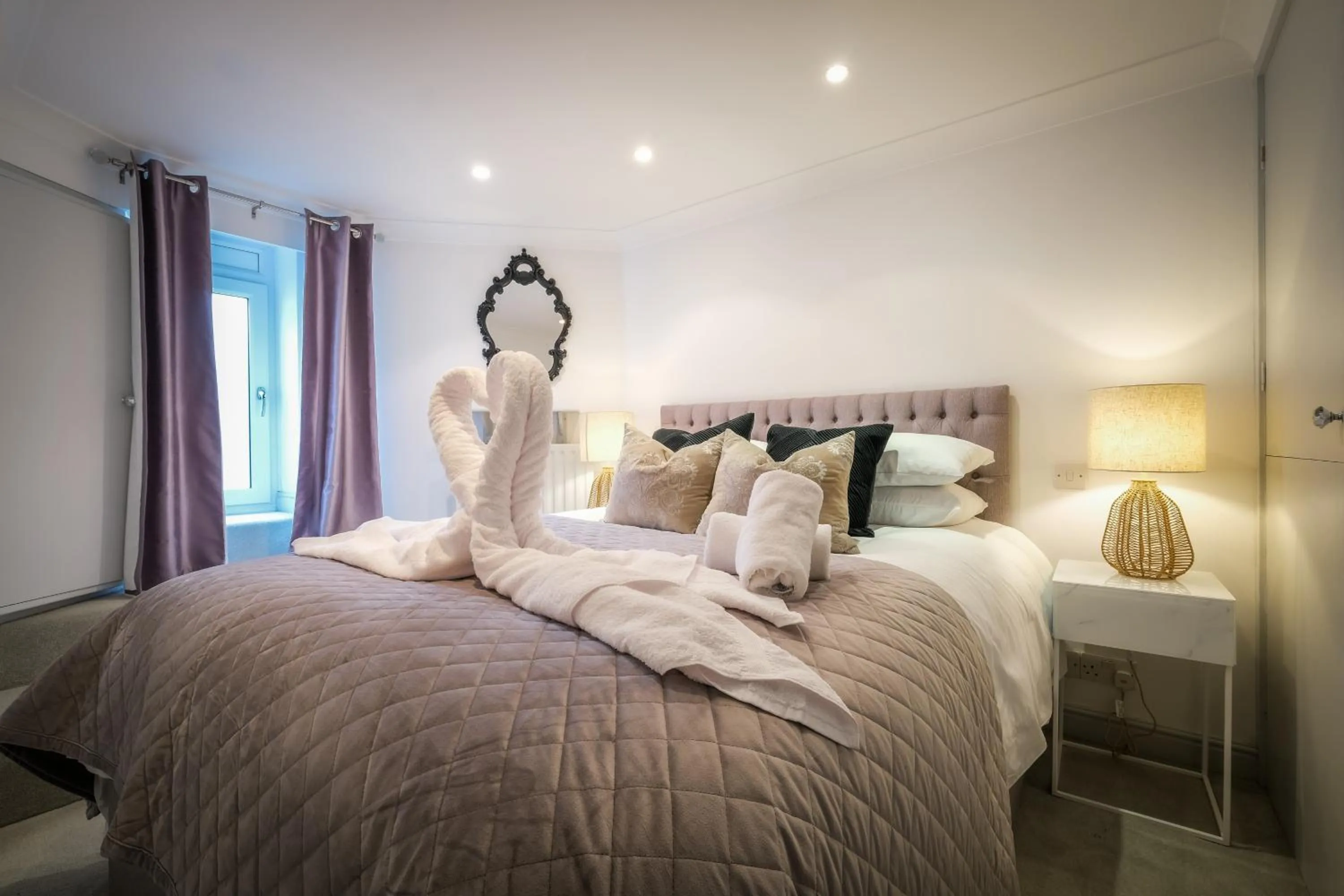 Bed in Glen Wynne Windermere - FREE off-site Health Club access with Pool, Sauna, Steam Room & Gym Short 5 Minute Drive Away