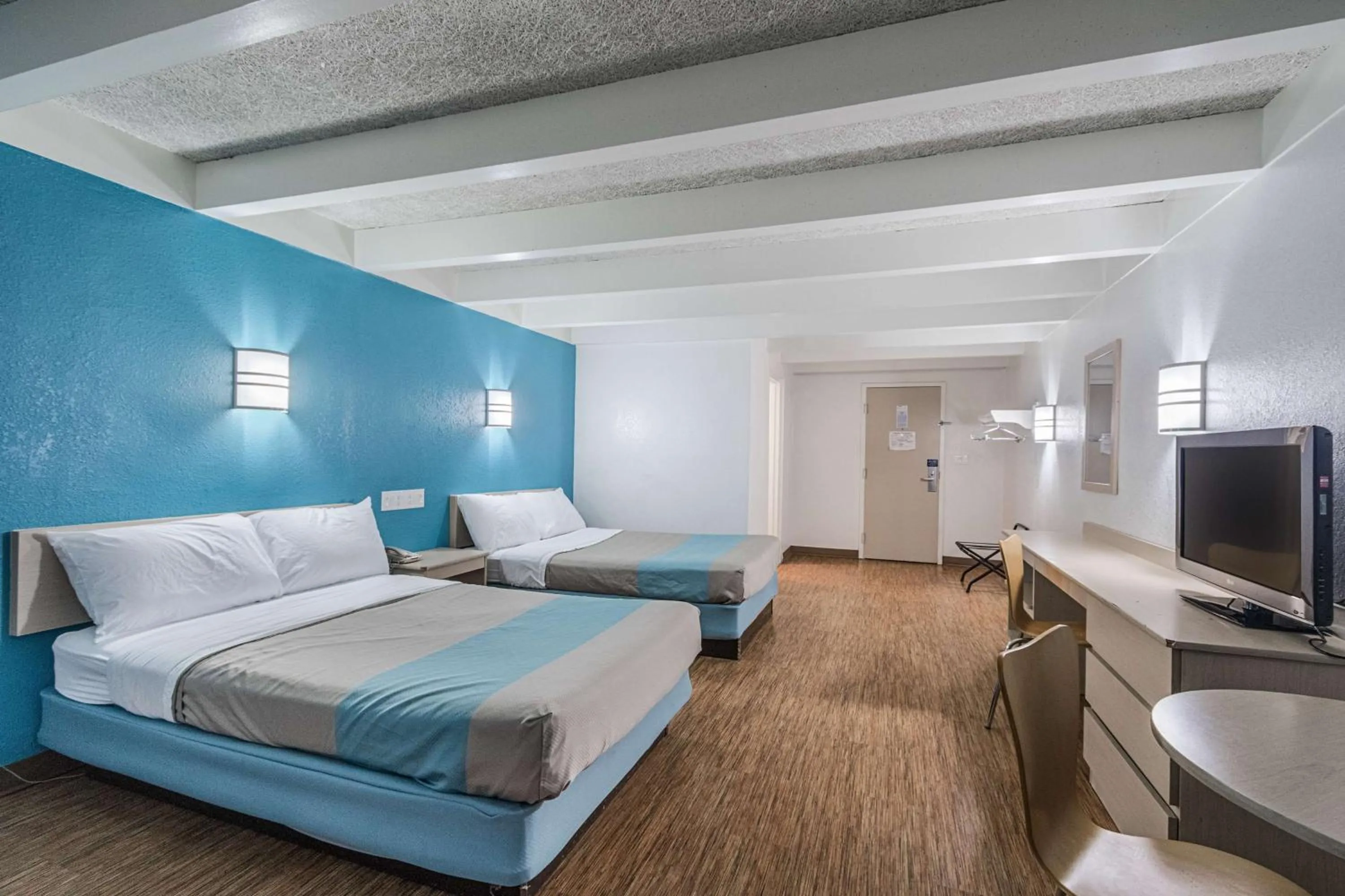 TV and multimedia, Bed in Motel 6-Kokomo, IN