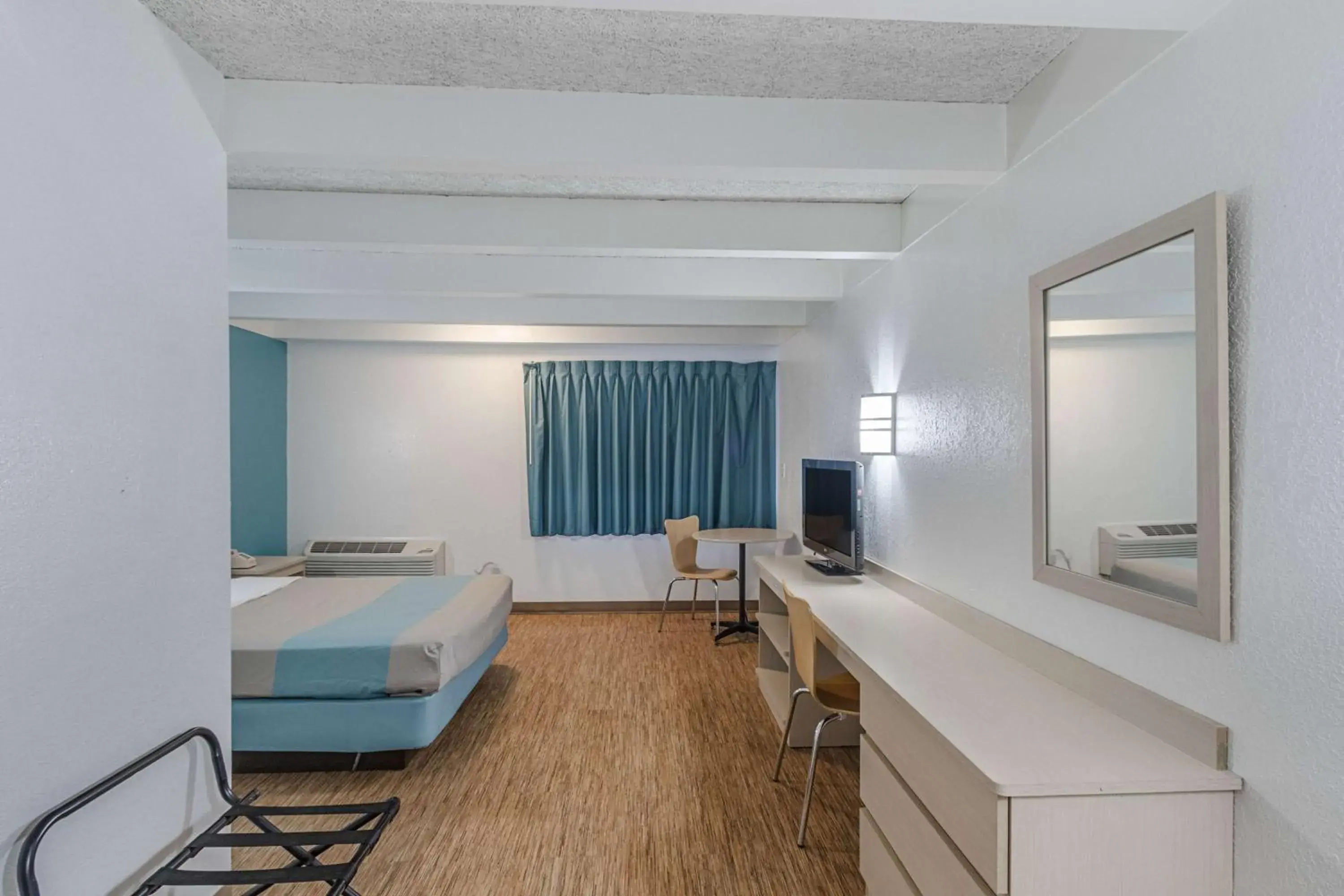 Bedroom, Bed in Motel 6-Kokomo, IN Bedroom, Bed in Motel 6-Kokomo, IN