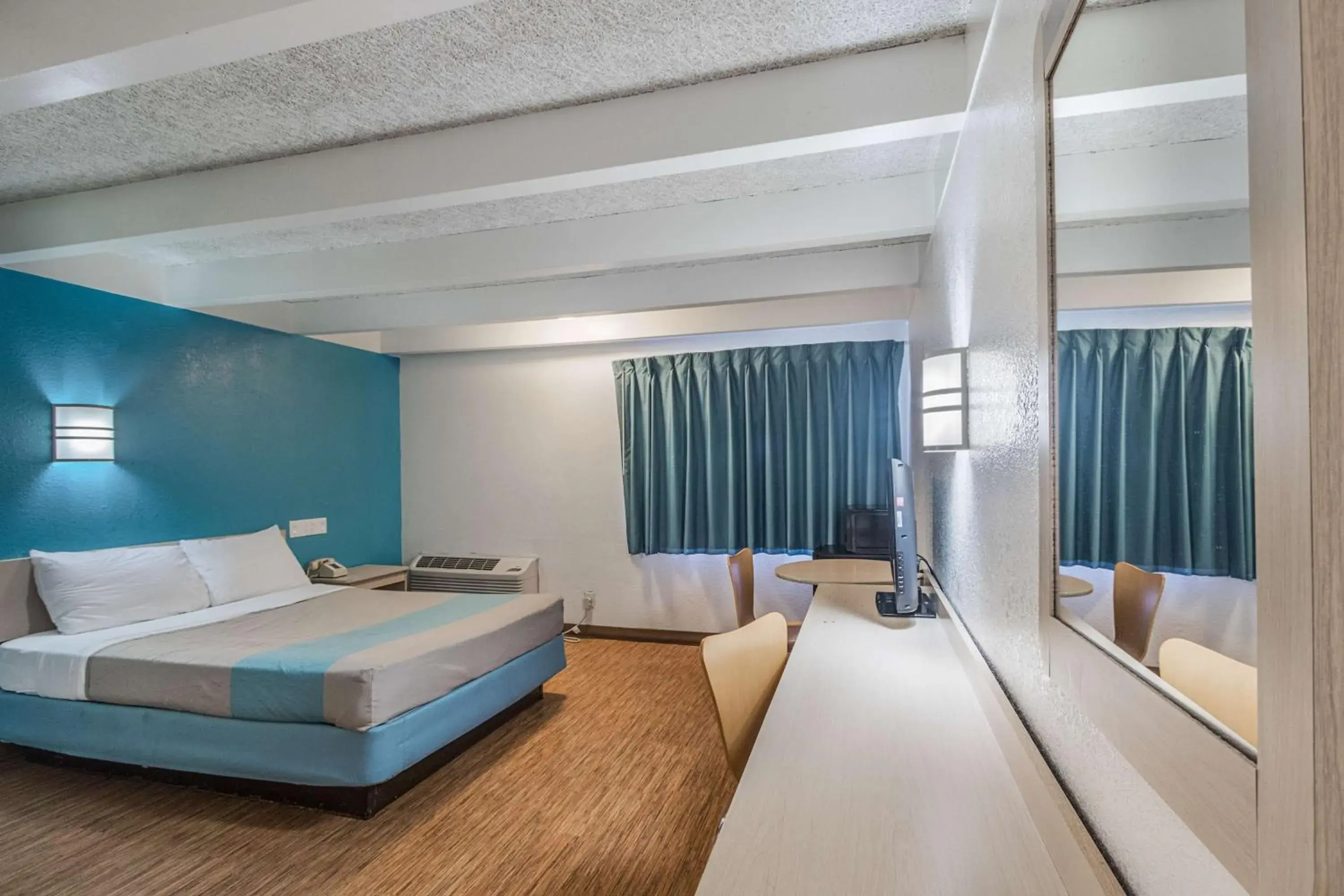 TV and multimedia, Bed in Motel 6-Kokomo, IN TV and multimedia, Bed in Motel 6-Kokomo, IN