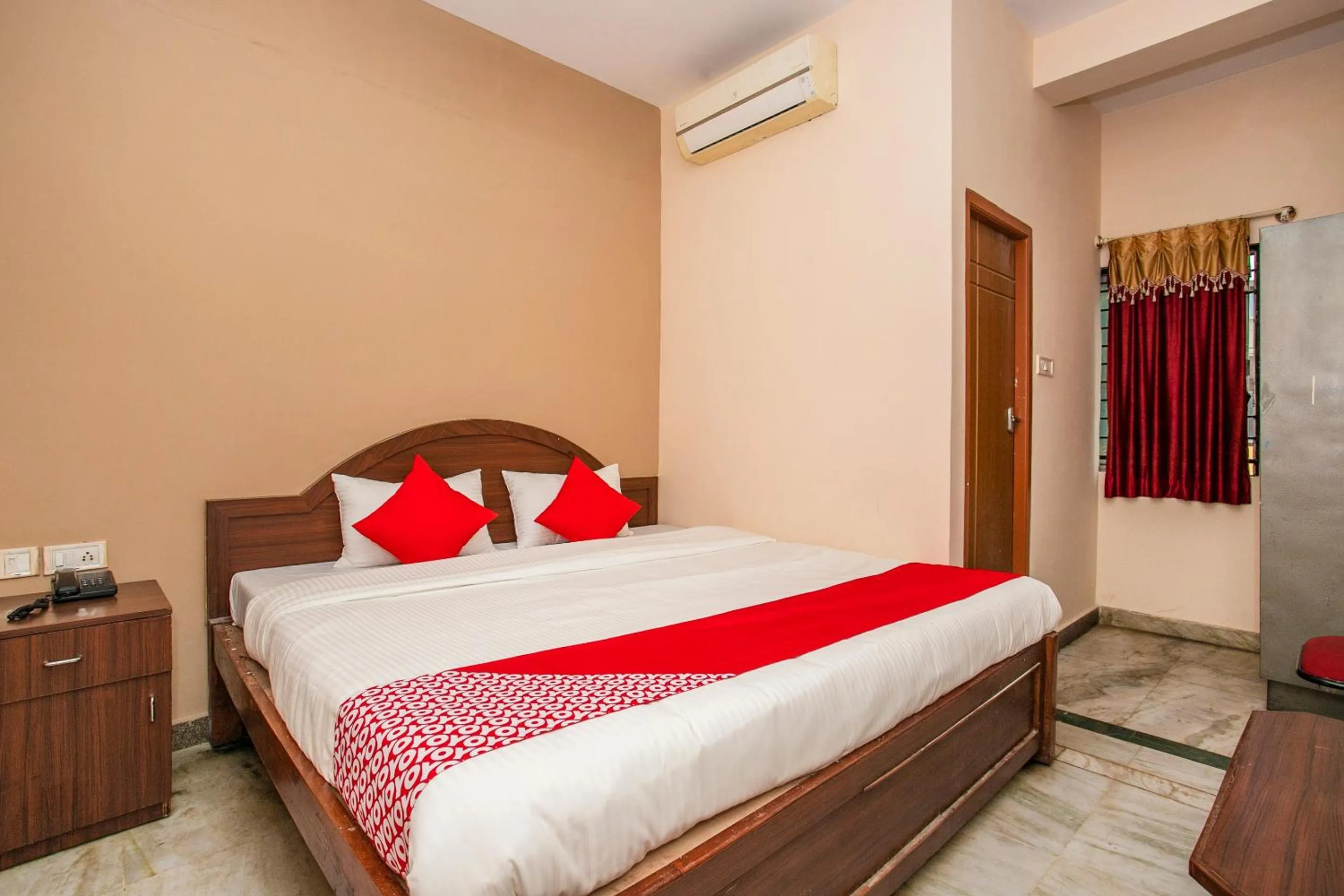 Bedroom in Hotel O Royal Residency Near Hare Krishna Hill