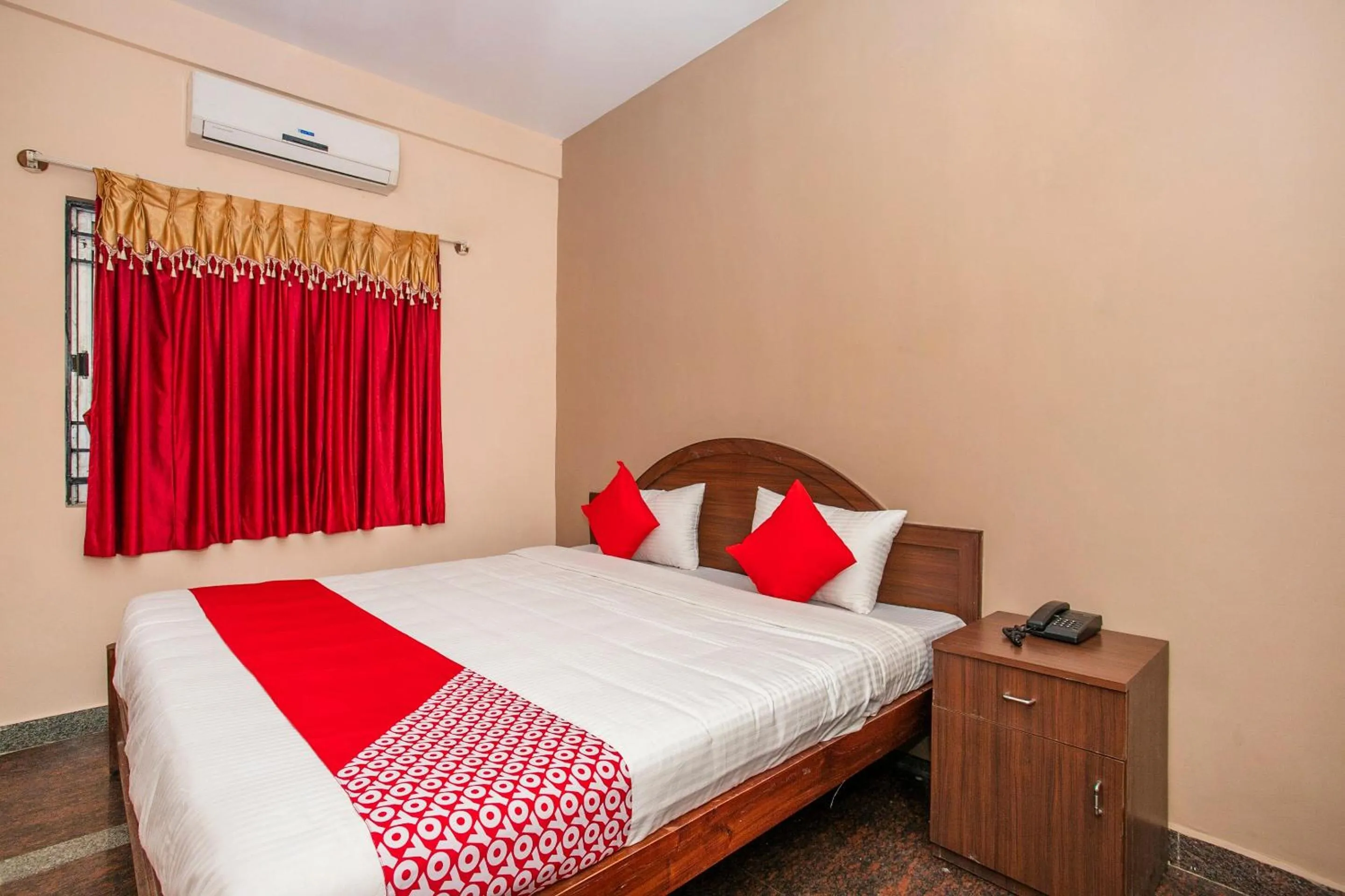 Bedroom, Bed in Hotel O Royal Residency Near Hare Krishna Hill