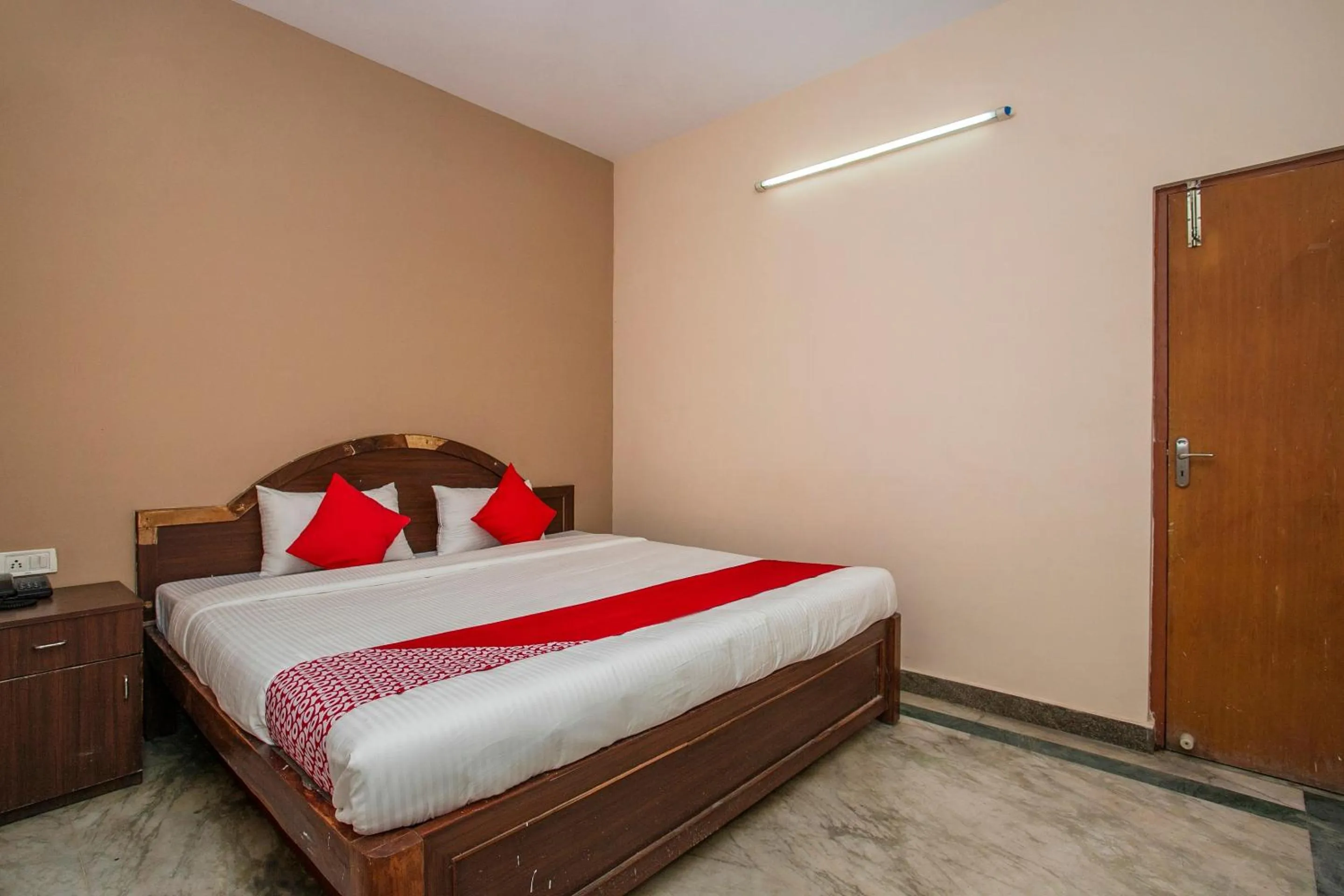 Bedroom in Hotel O Royal Residency Near Hare Krishna Hill