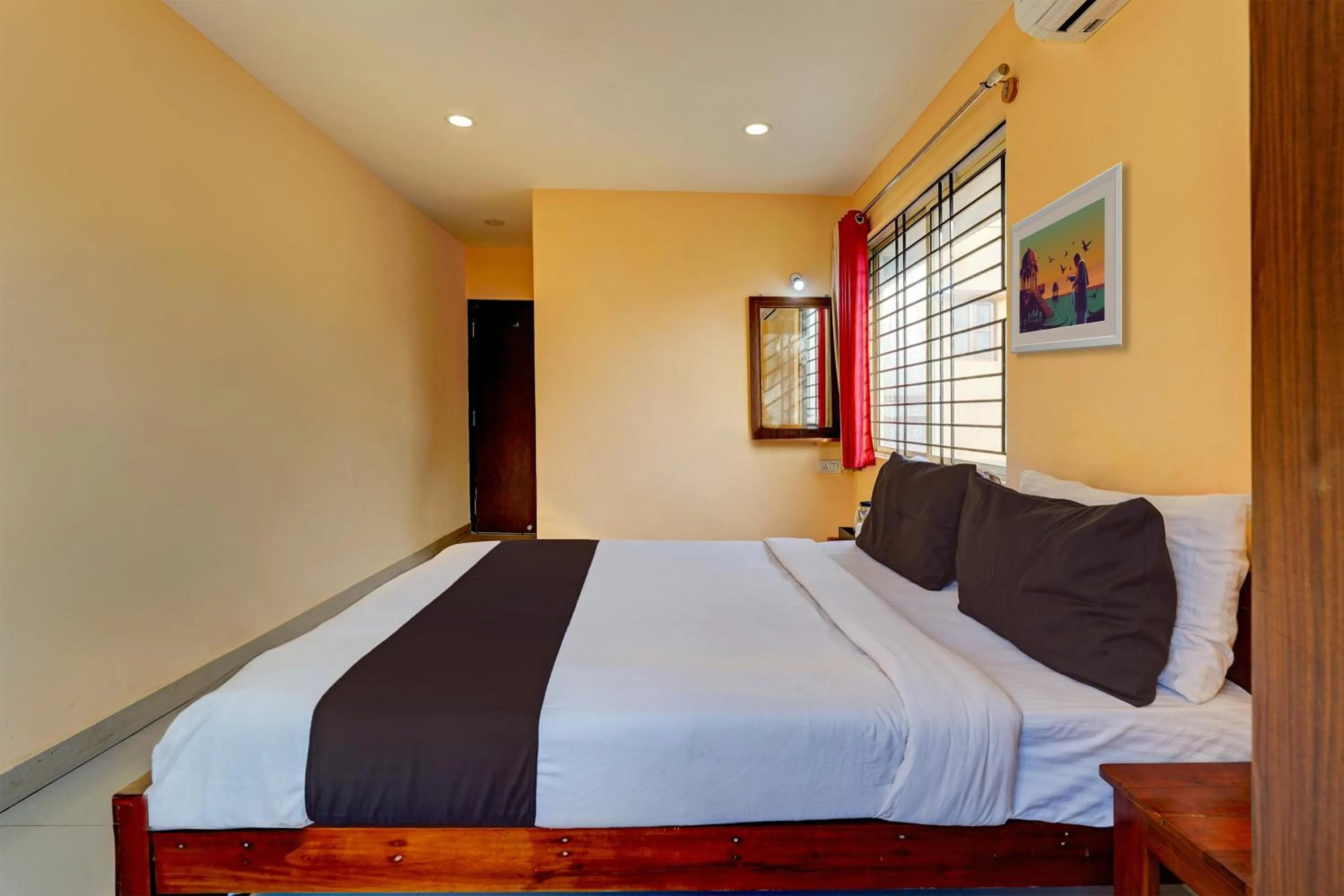 Bedroom, Bed in Hotel O Paradise Inn