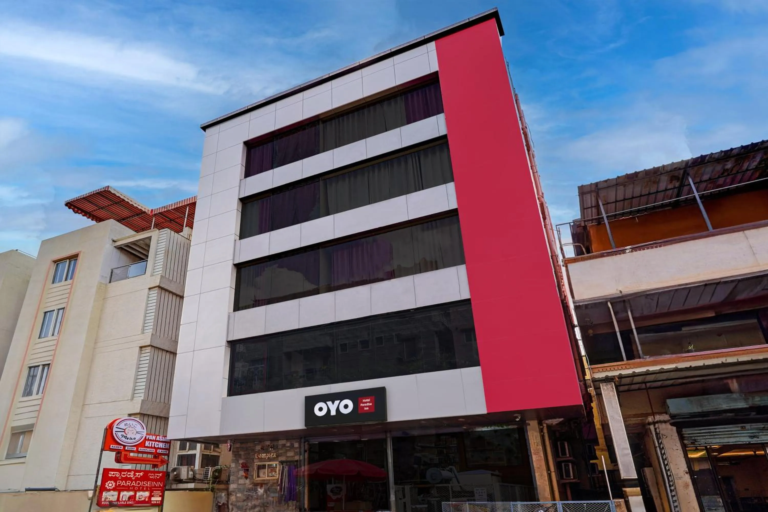 Facade/entrance in Hotel O Paradise Inn