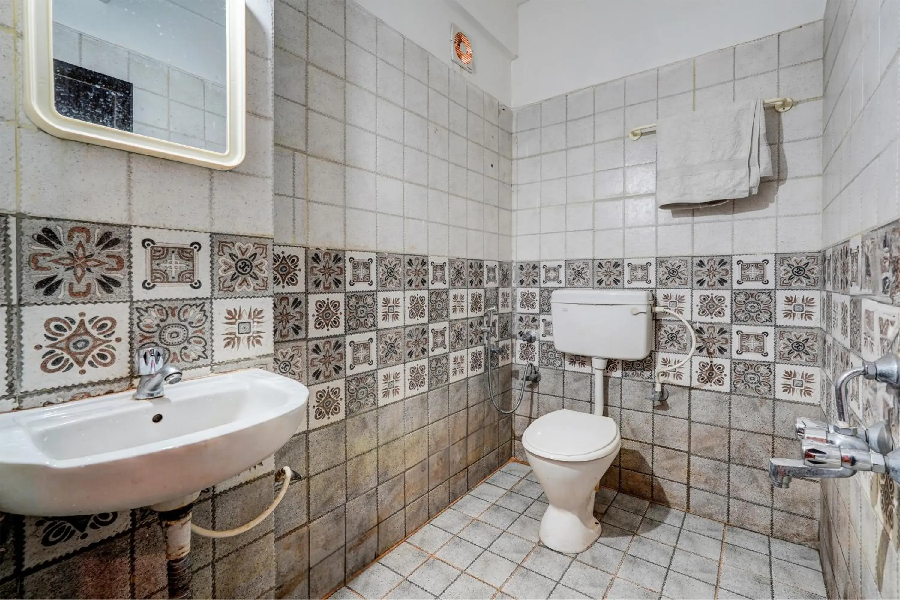 Bathroom in Hotel O Paradise Inn Bathroom in Hotel O Paradise Inn