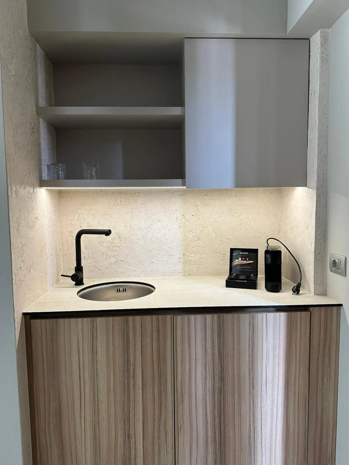 Coffee/tea facilities in Pefki Deluxe Residences