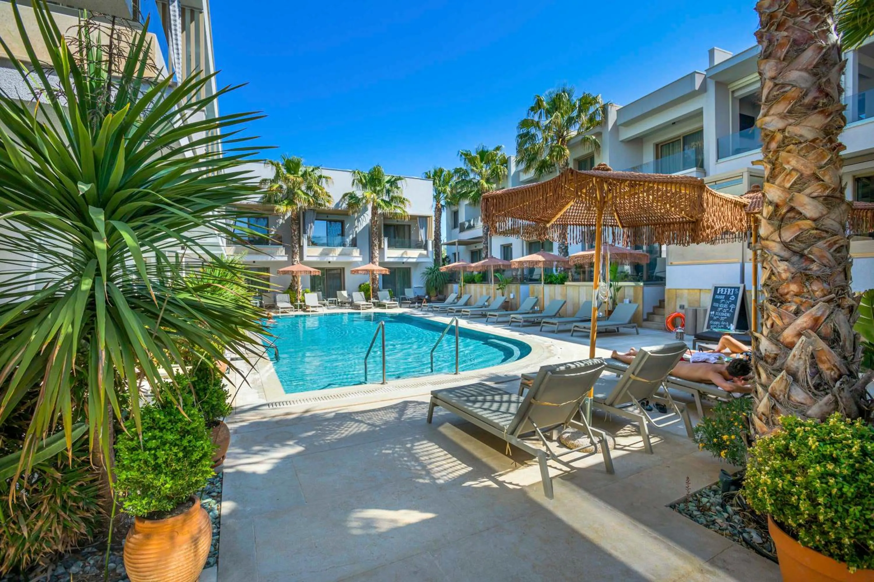 Pefki Deluxe Residences