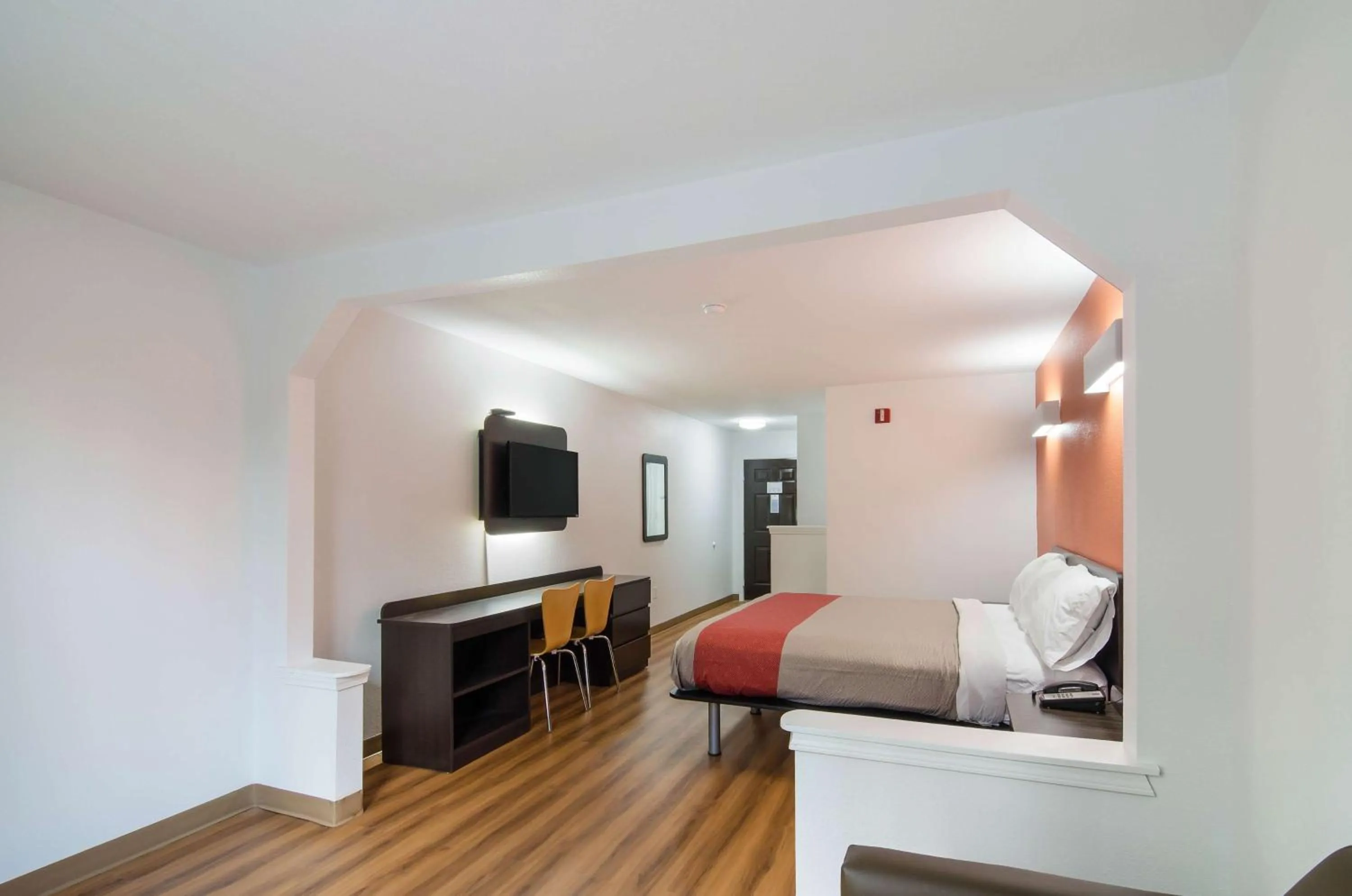 TV and multimedia, Bed in Motel 6 Moss Point, MS