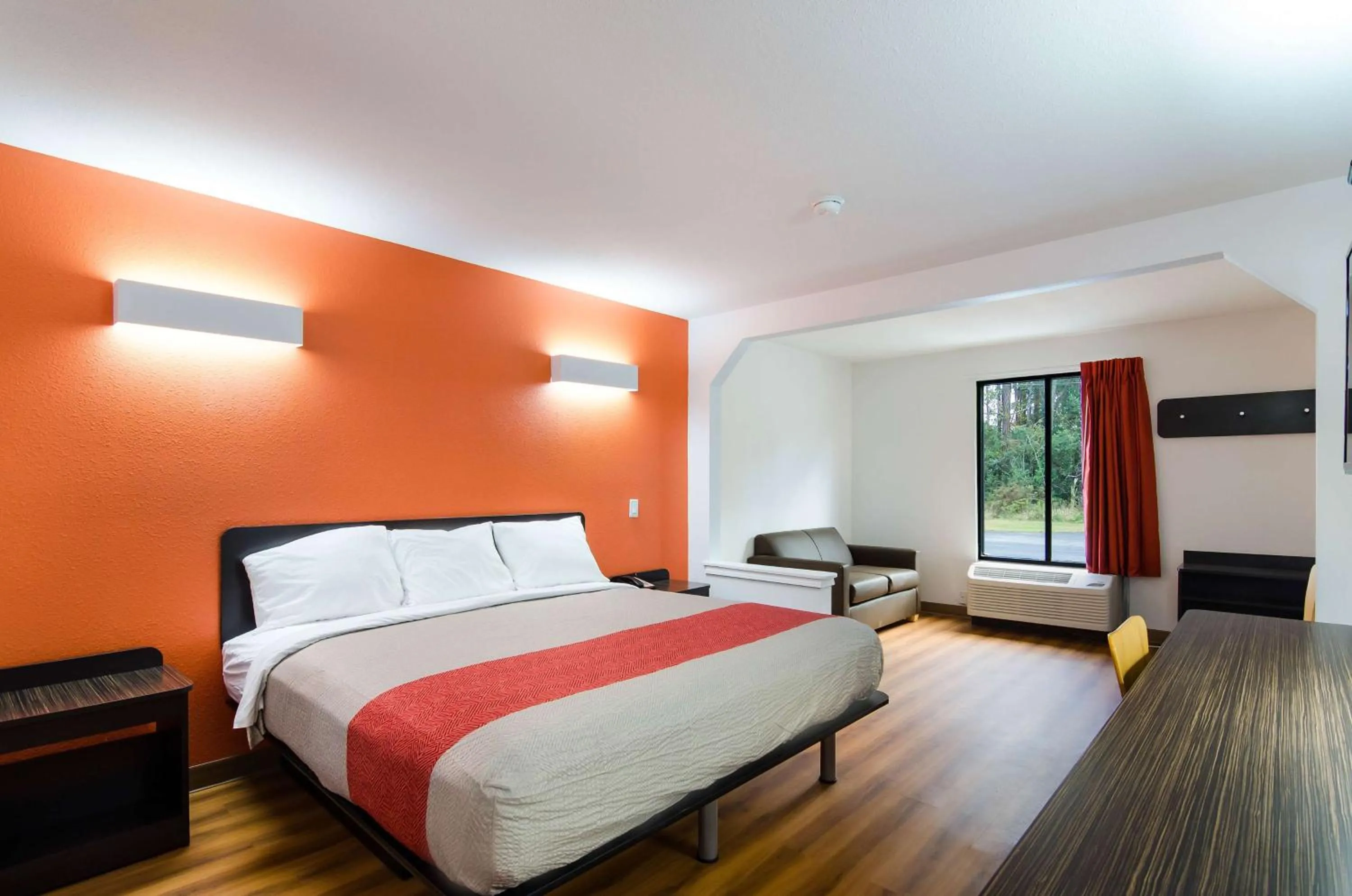 TV and multimedia, Bed in Motel 6 Moss Point, MS