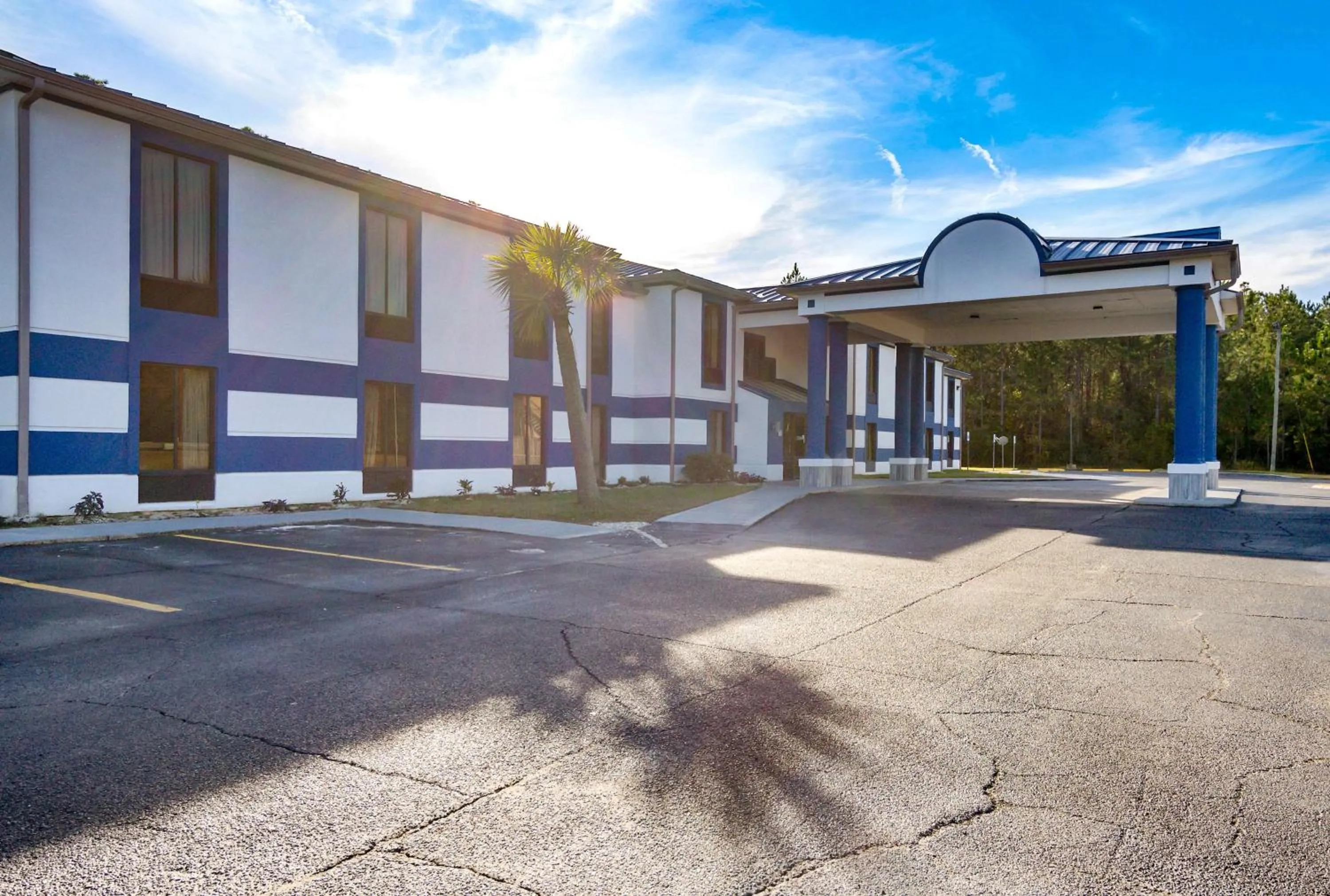 Property building in Motel 6 Moss Point, MS
