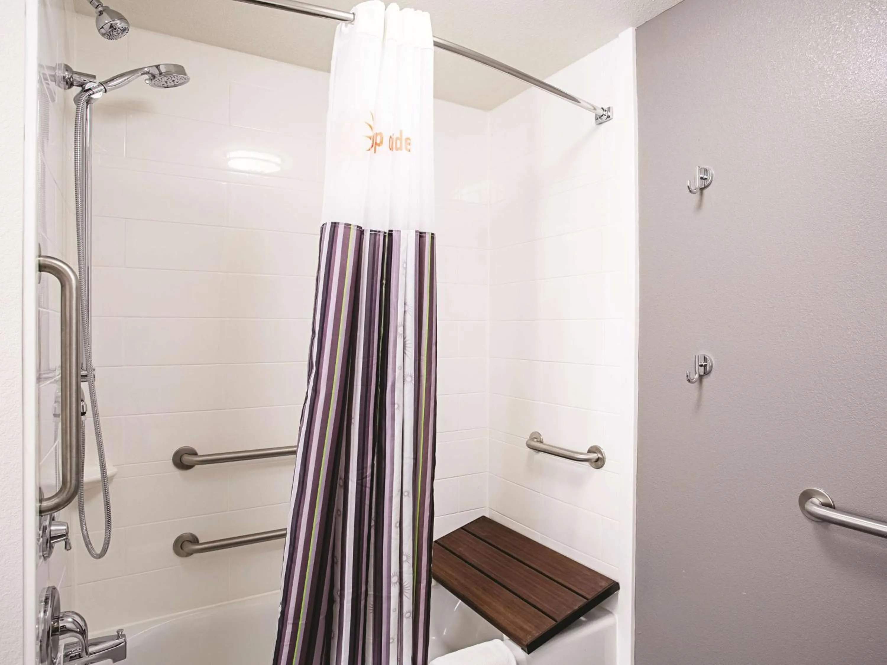 Photo of the whole room in La Quinta by Wyndham Baltimore N / White Marsh