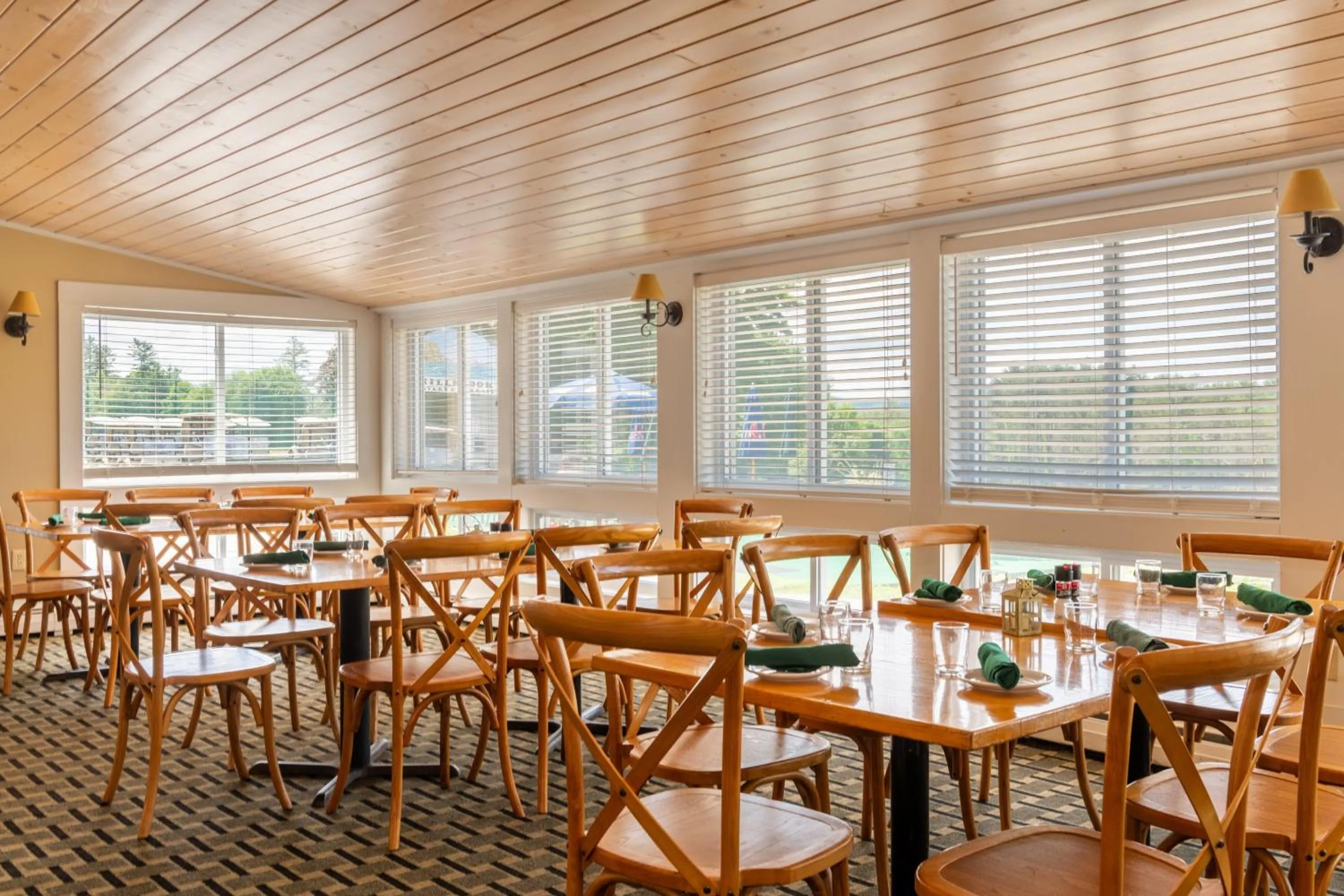 Restaurant/places to eat in The Bethel Resort & Suites