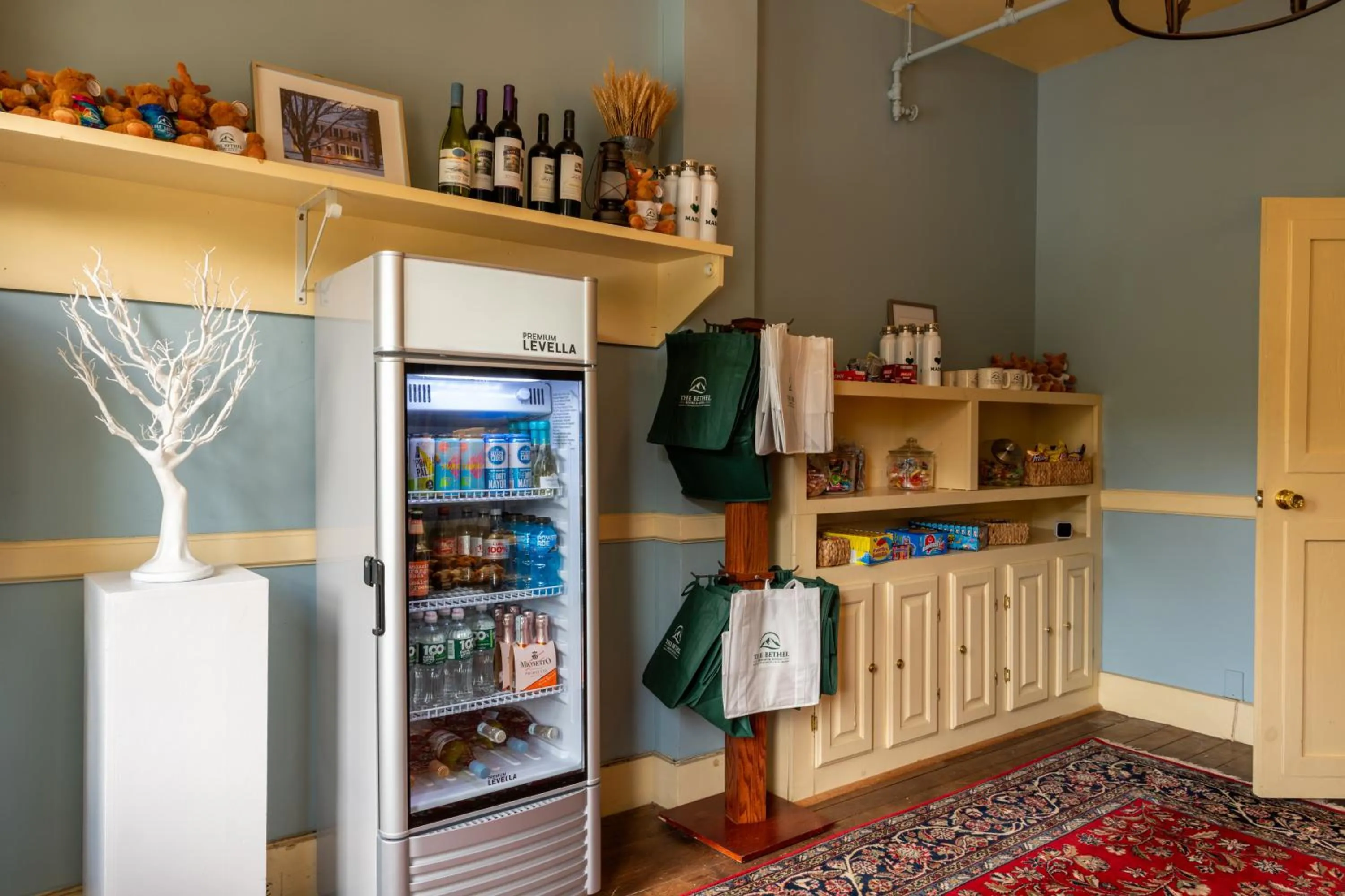 On-site shops in The Bethel Resort & Suites