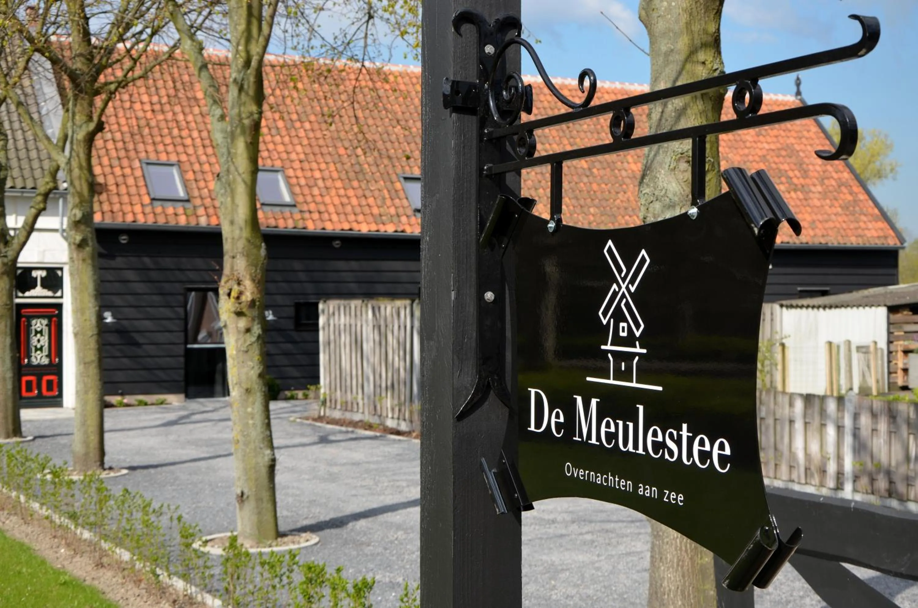 Facade/entrance in De Meulestee