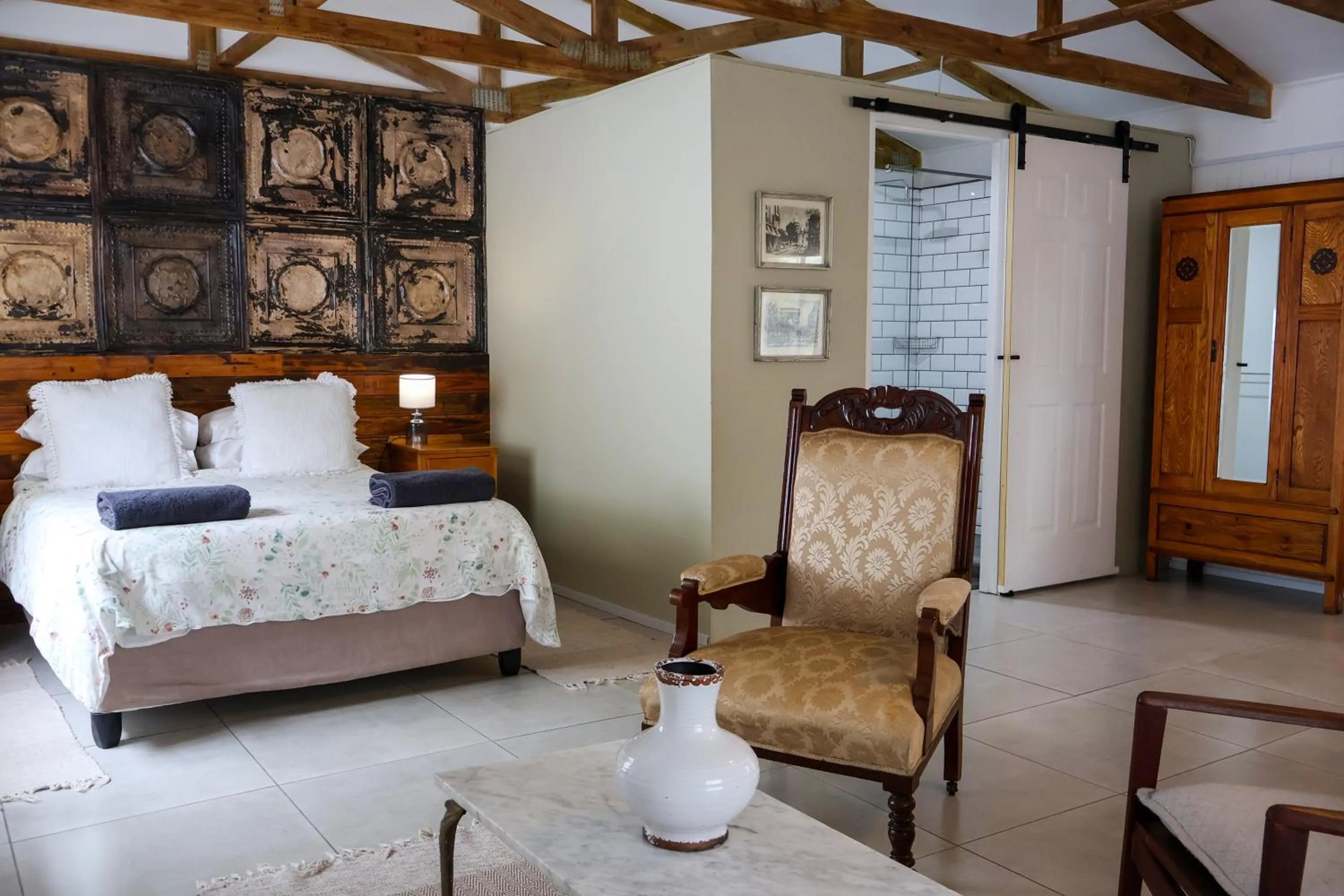 Seating area, Bed in Stonehaven Clarens