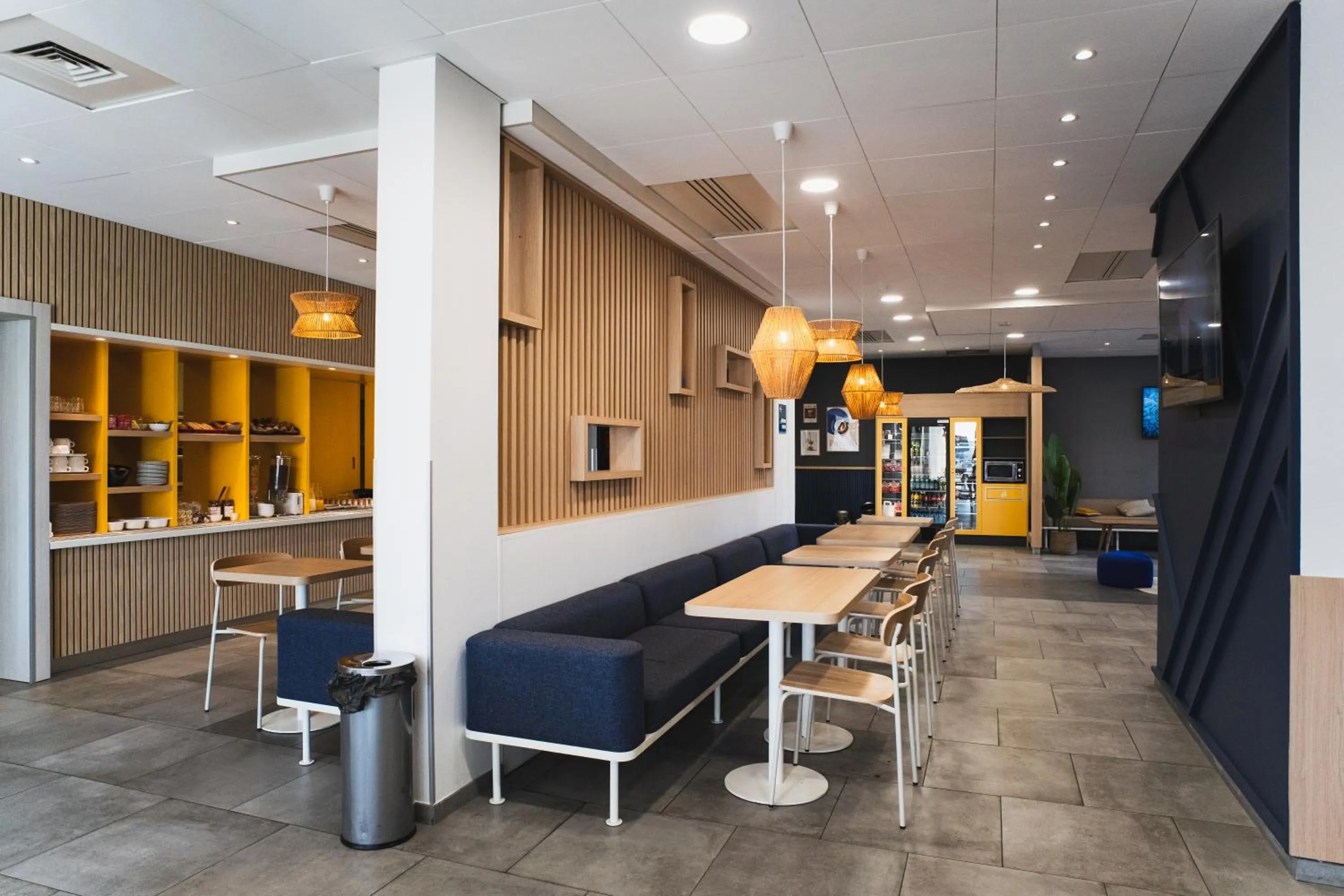 Restaurant/places to eat in Kyriad ECO - Clermont Ferrand Estaing