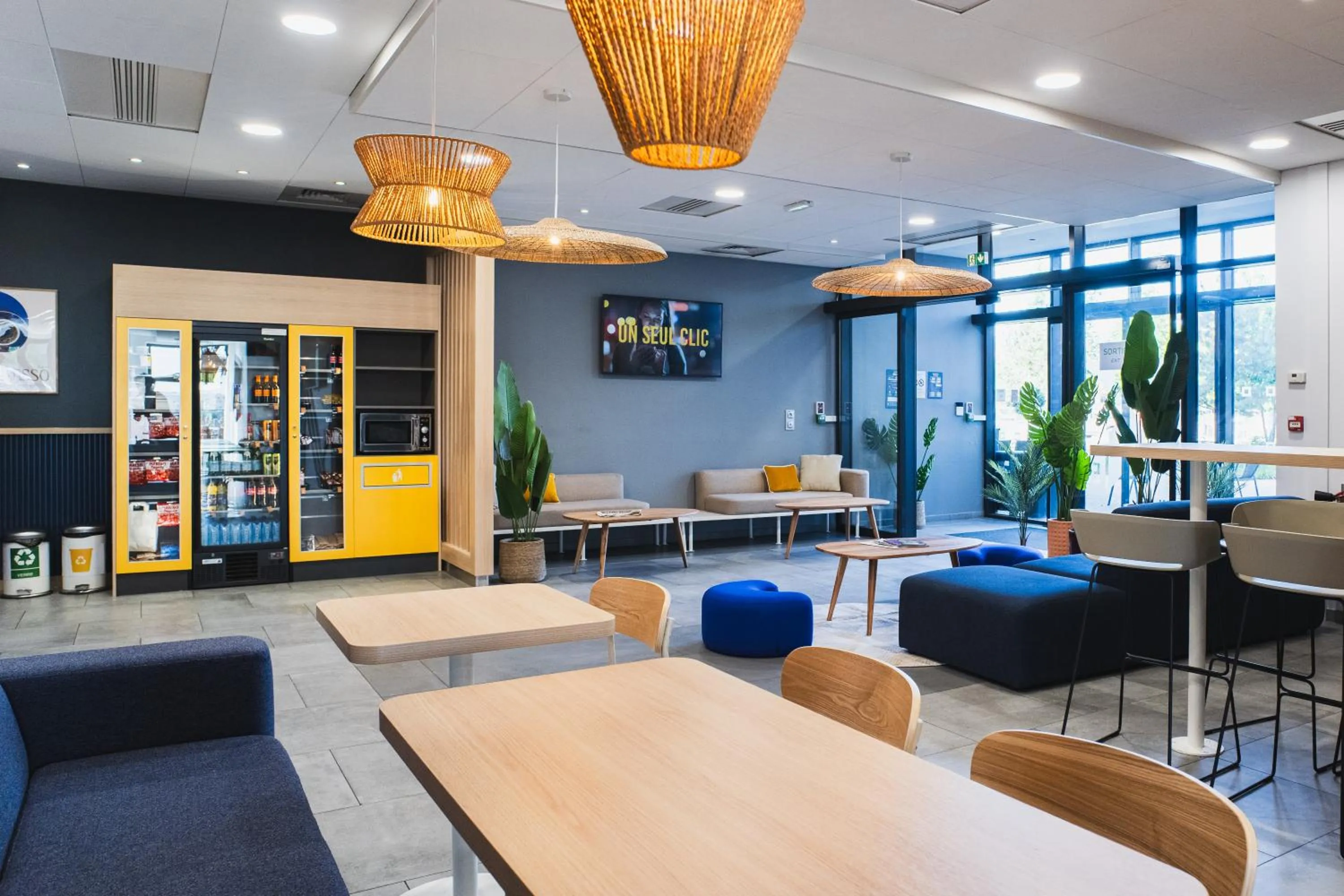 Restaurant/places to eat in Kyriad ECO - Clermont Ferrand Estaing