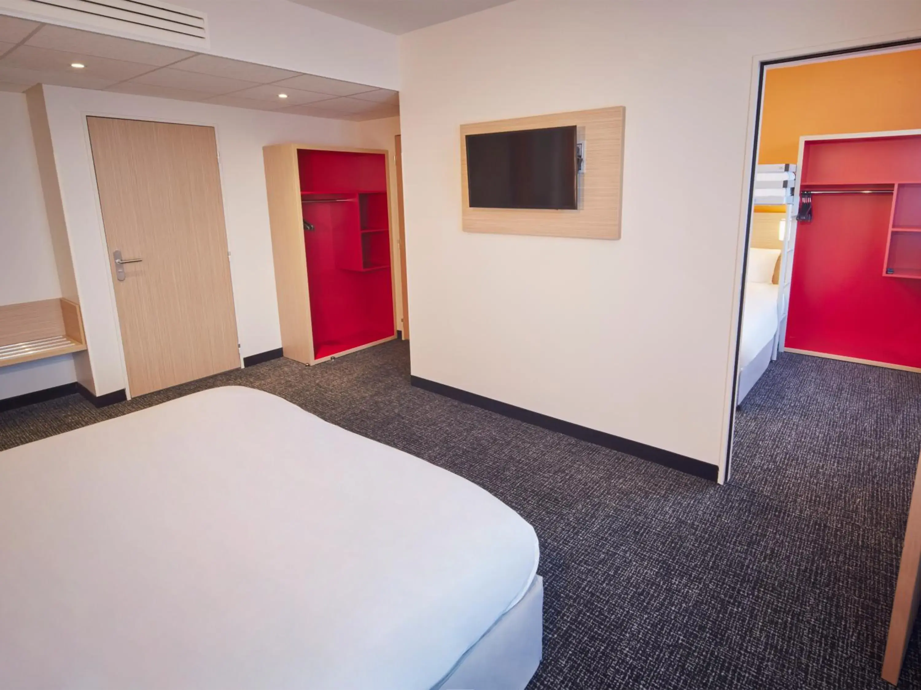 Standard Room - 1 Double Bed 2 Single Beds 1 Bunk Bed in Kyriad ECO - Clermont Ferrand Estaing Standard Room - 1 Double Bed 2 Single Beds 1 Bunk Bed in Kyriad ECO - Clermont Ferrand Estaing