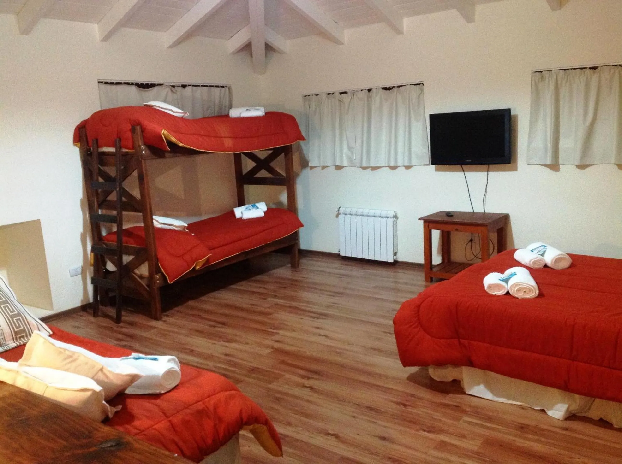 Photo of the whole room in Hostería Los Gnomos