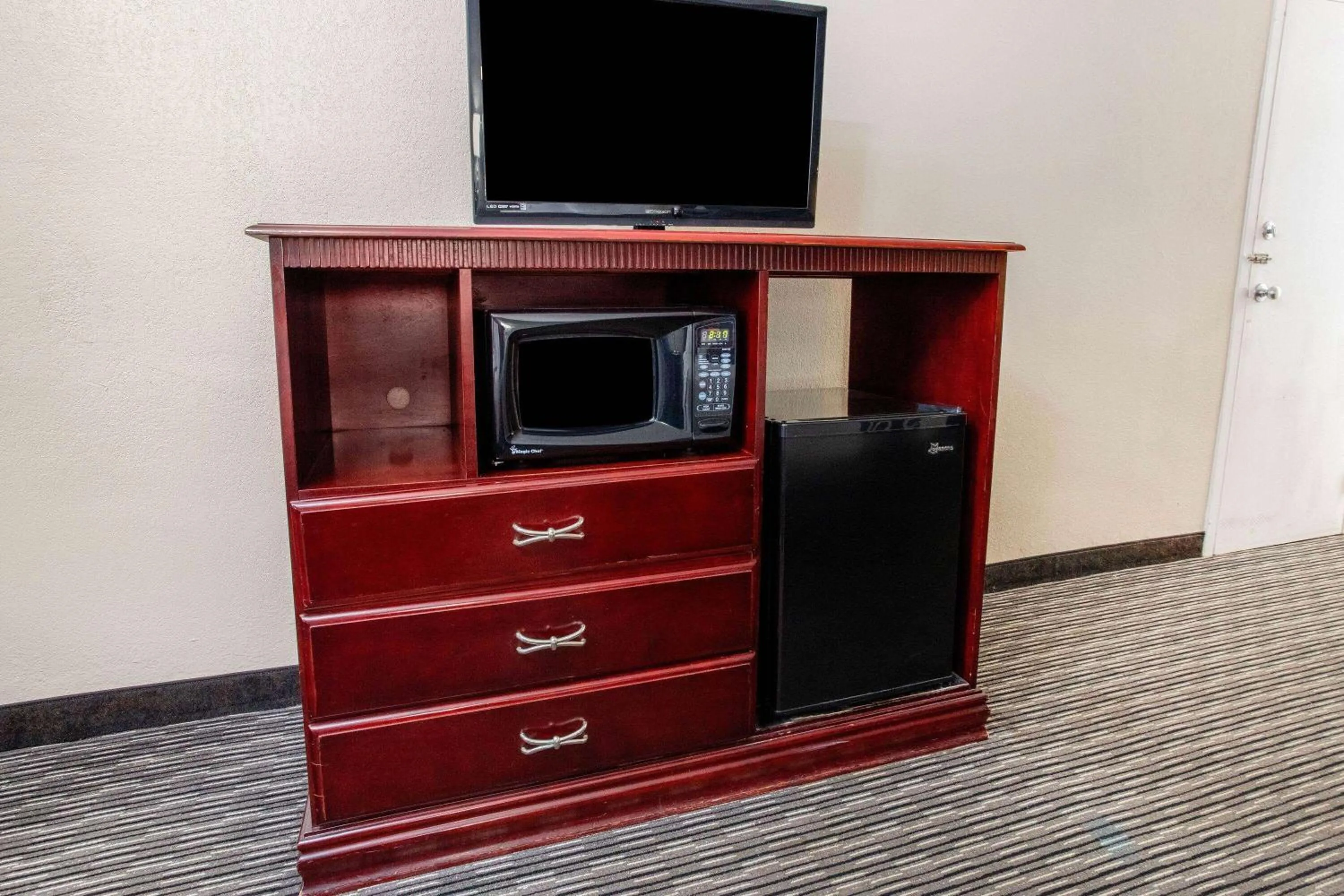 Photo of the whole room in La Quinta by Wyndham Indianapolis South