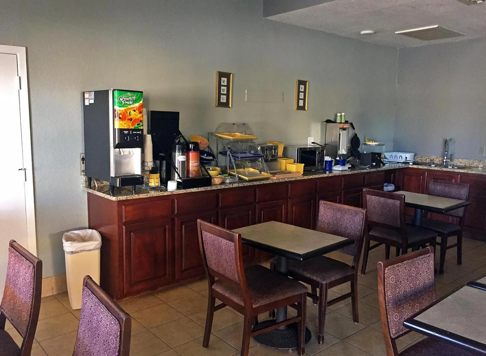 Continental breakfast in Americas Best Value Inn Bishop/Kingsville