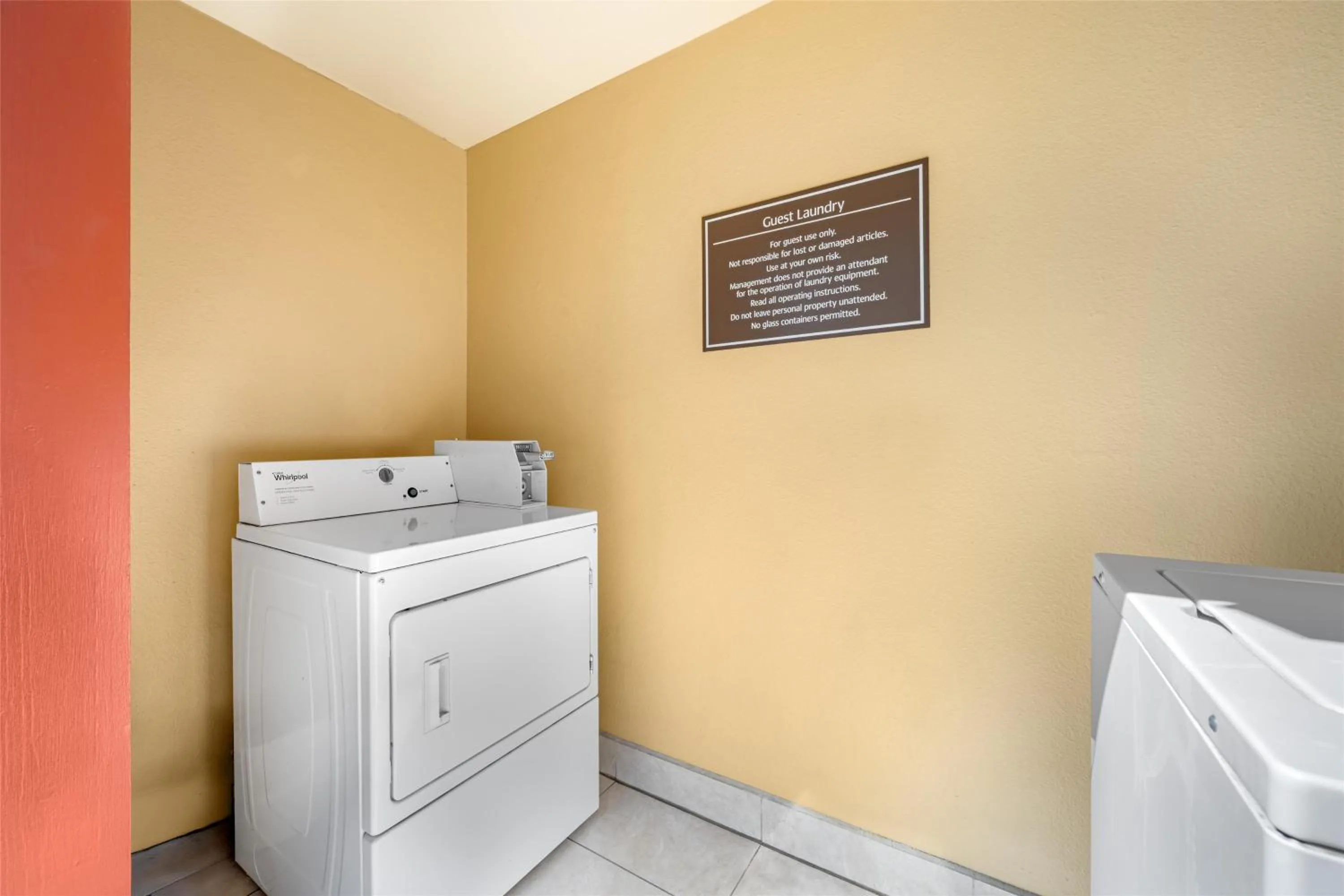 Property building in Best Western Cottonwood Inn