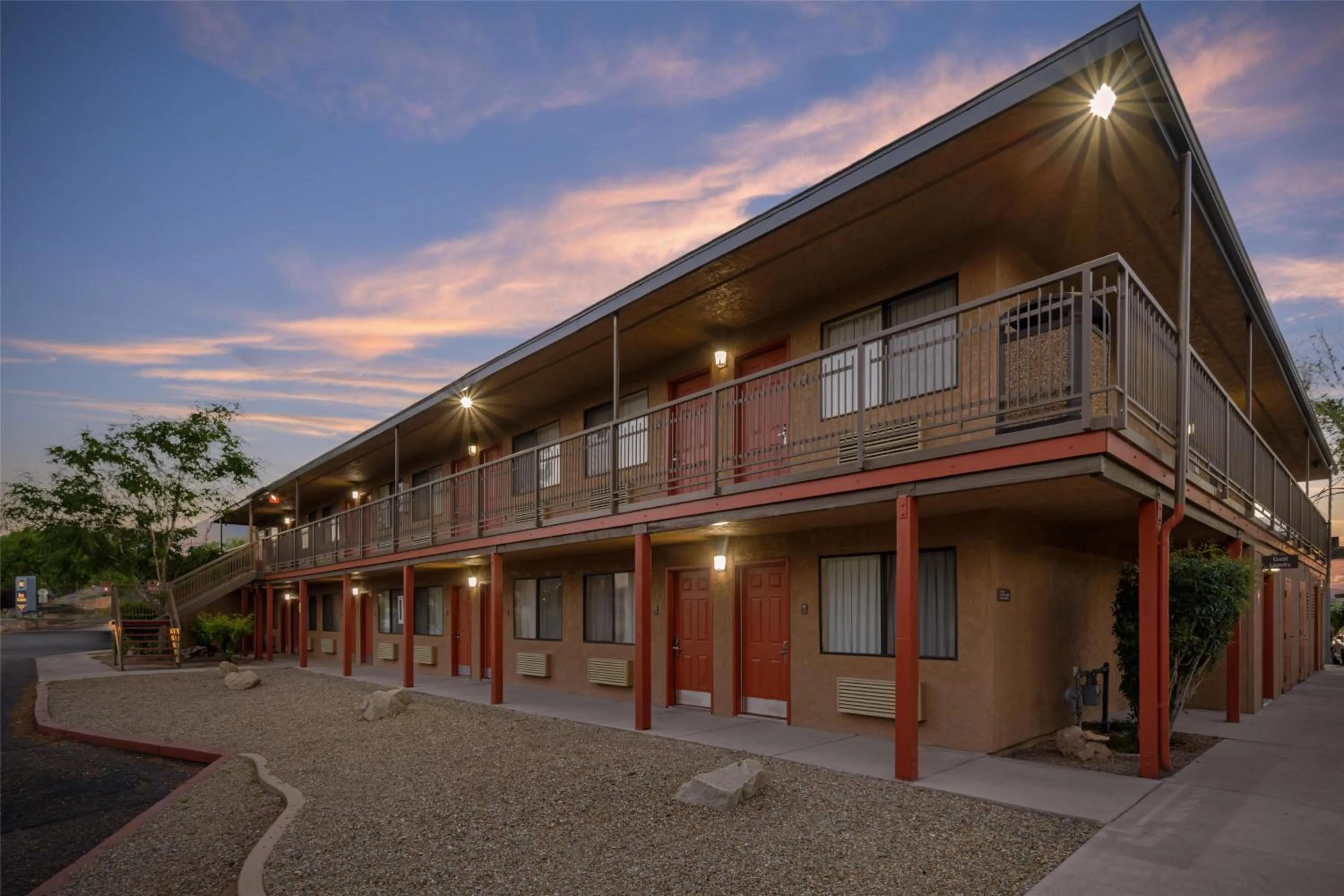Property building in Best Western Cottonwood Inn