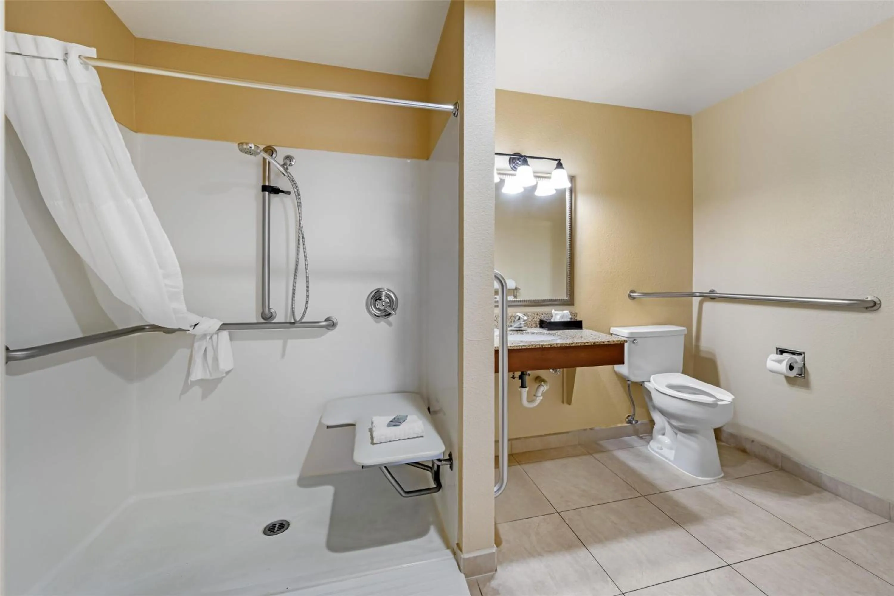 Bathroom in Best Western Cottonwood Inn