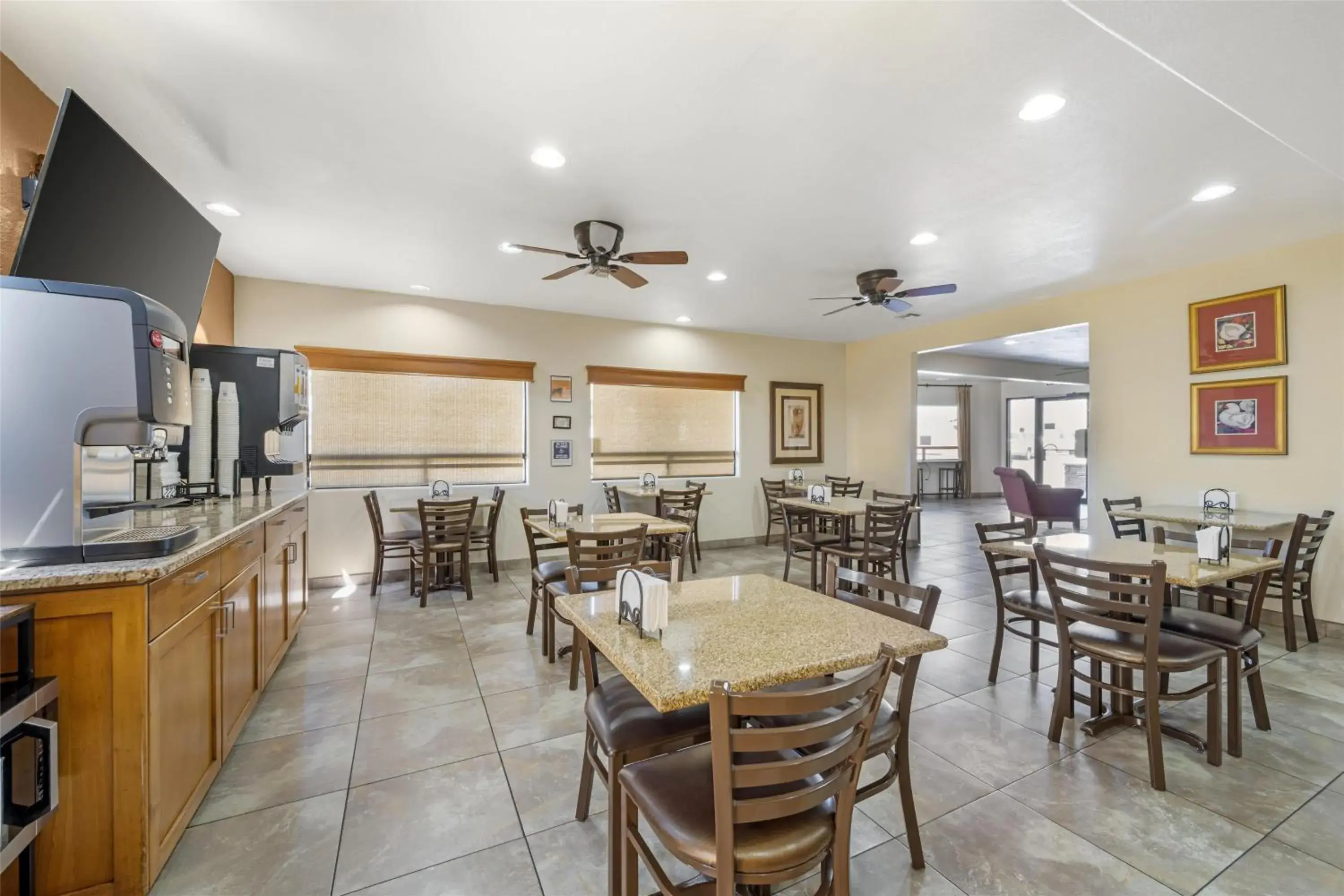 Breakfast in Best Western Cottonwood Inn Breakfast in Best Western Cottonwood Inn