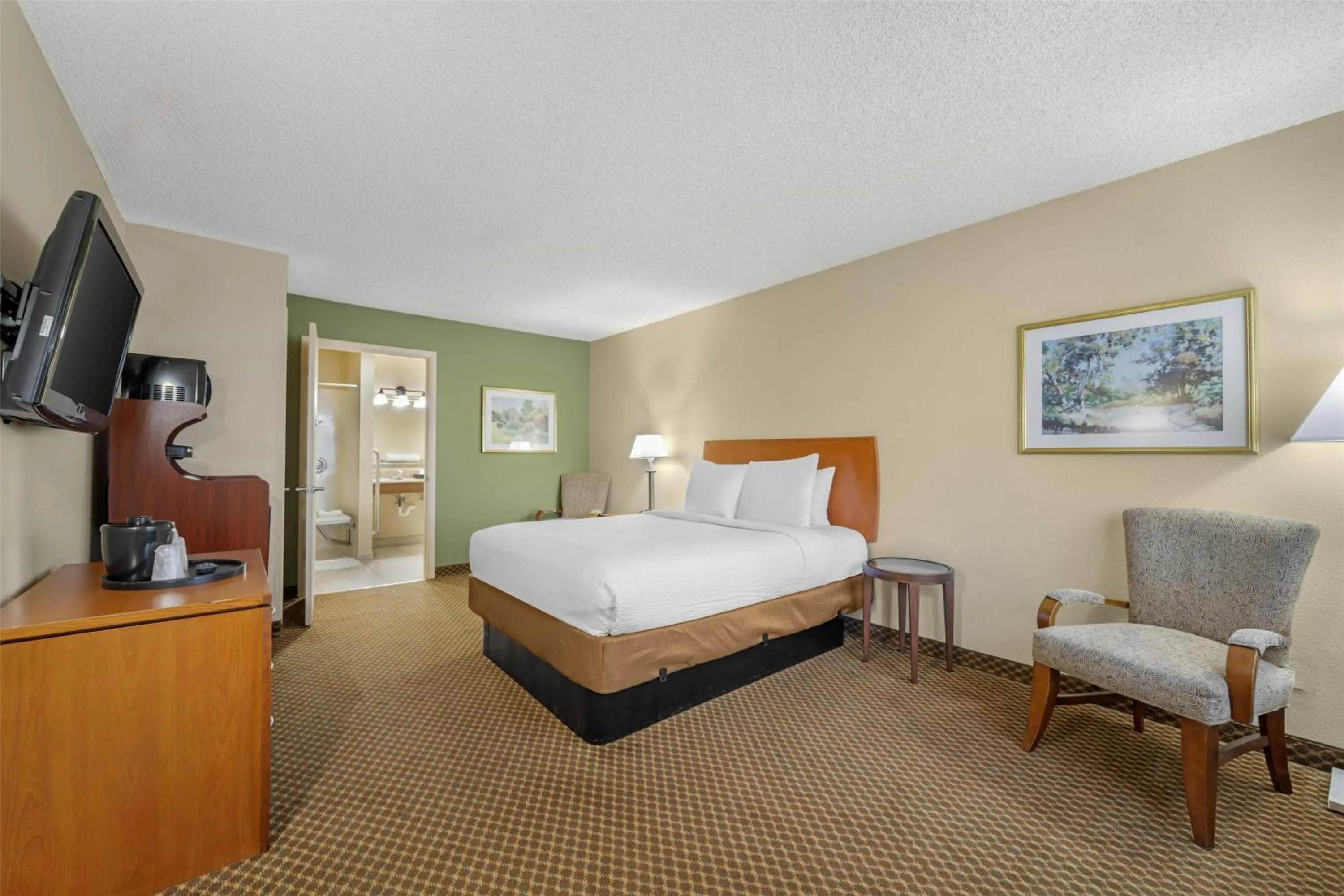 Bedroom, Bed in Best Western Cottonwood Inn