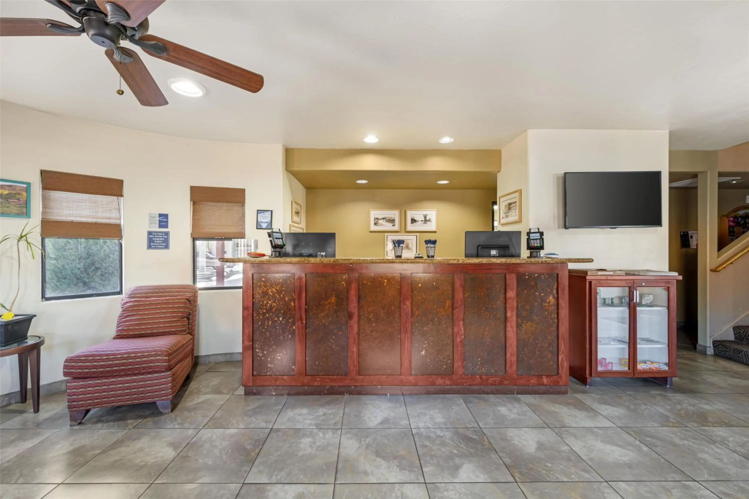 Lobby or reception in Best Western Cottonwood Inn