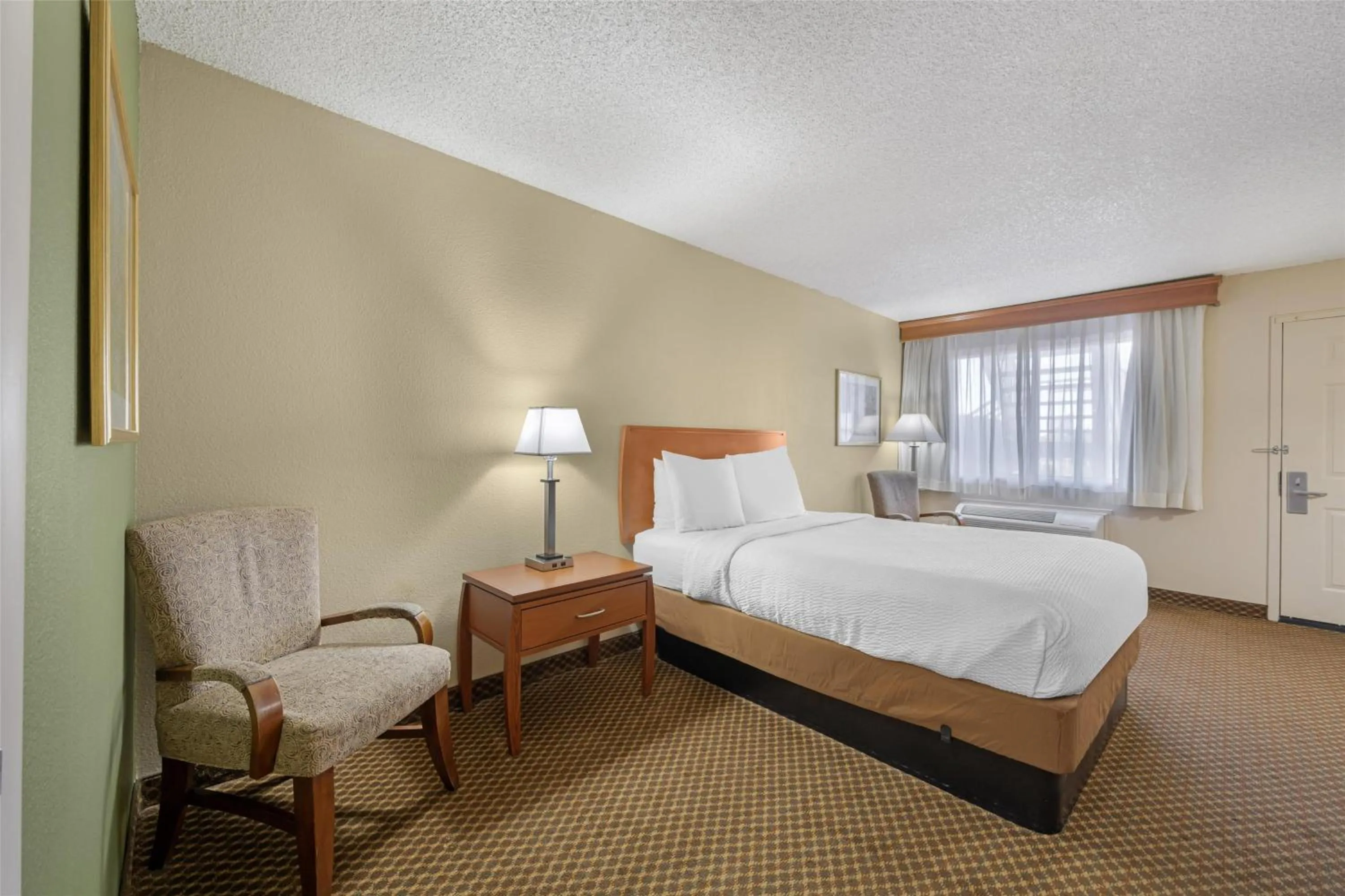 Bedroom, Bed in Best Western Cottonwood Inn