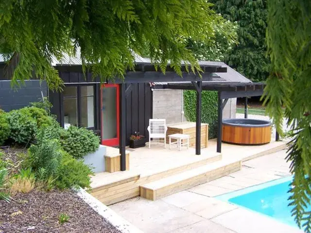 Hot Spring Bath in Waiorau Homestead Hot Spring Bath in Waiorau Homestead