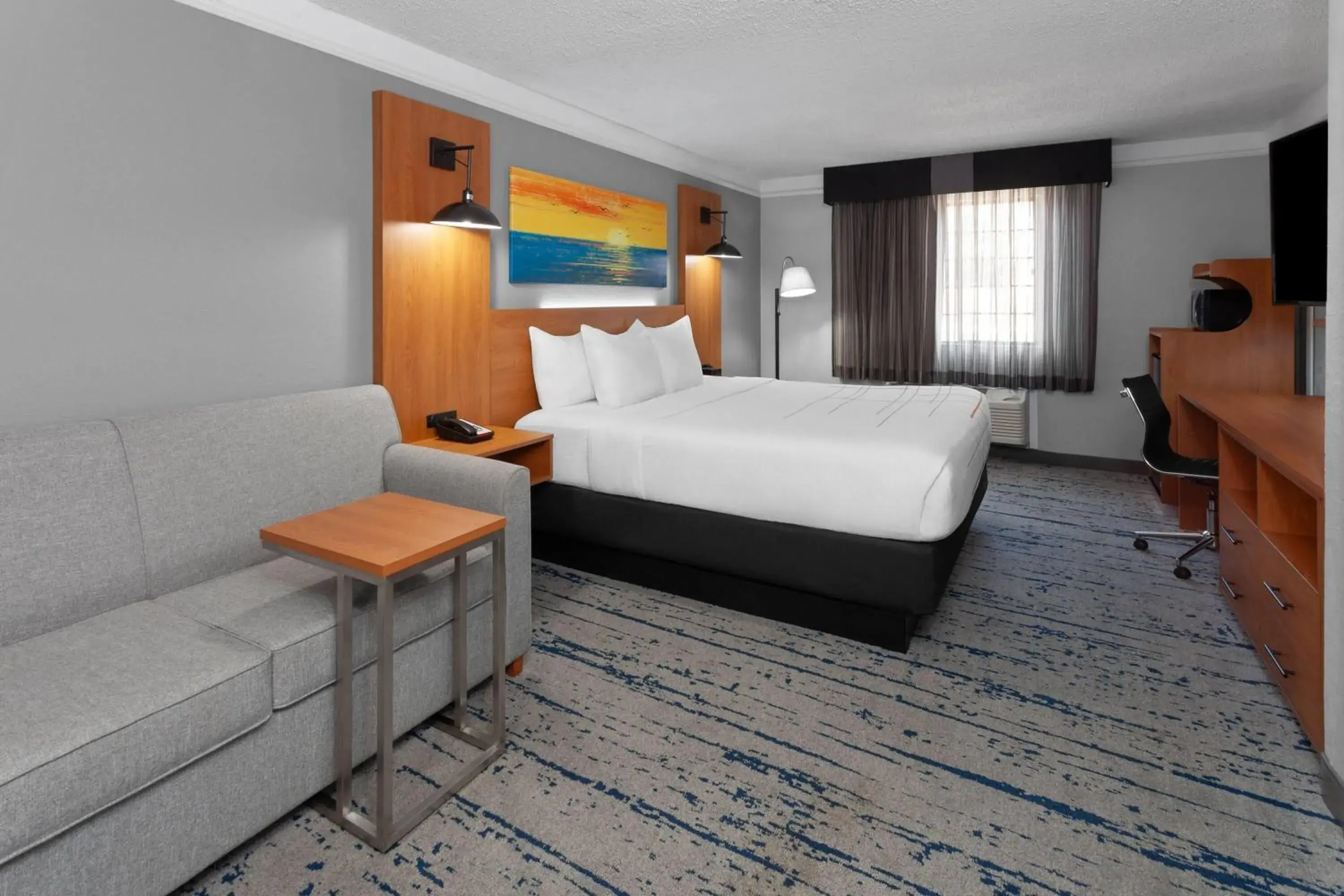 Photo of the whole room, Bed in La Quinta Inn by Wyndham Champaign Photo of the whole room, Bed in La Quinta Inn by Wyndham Champaign