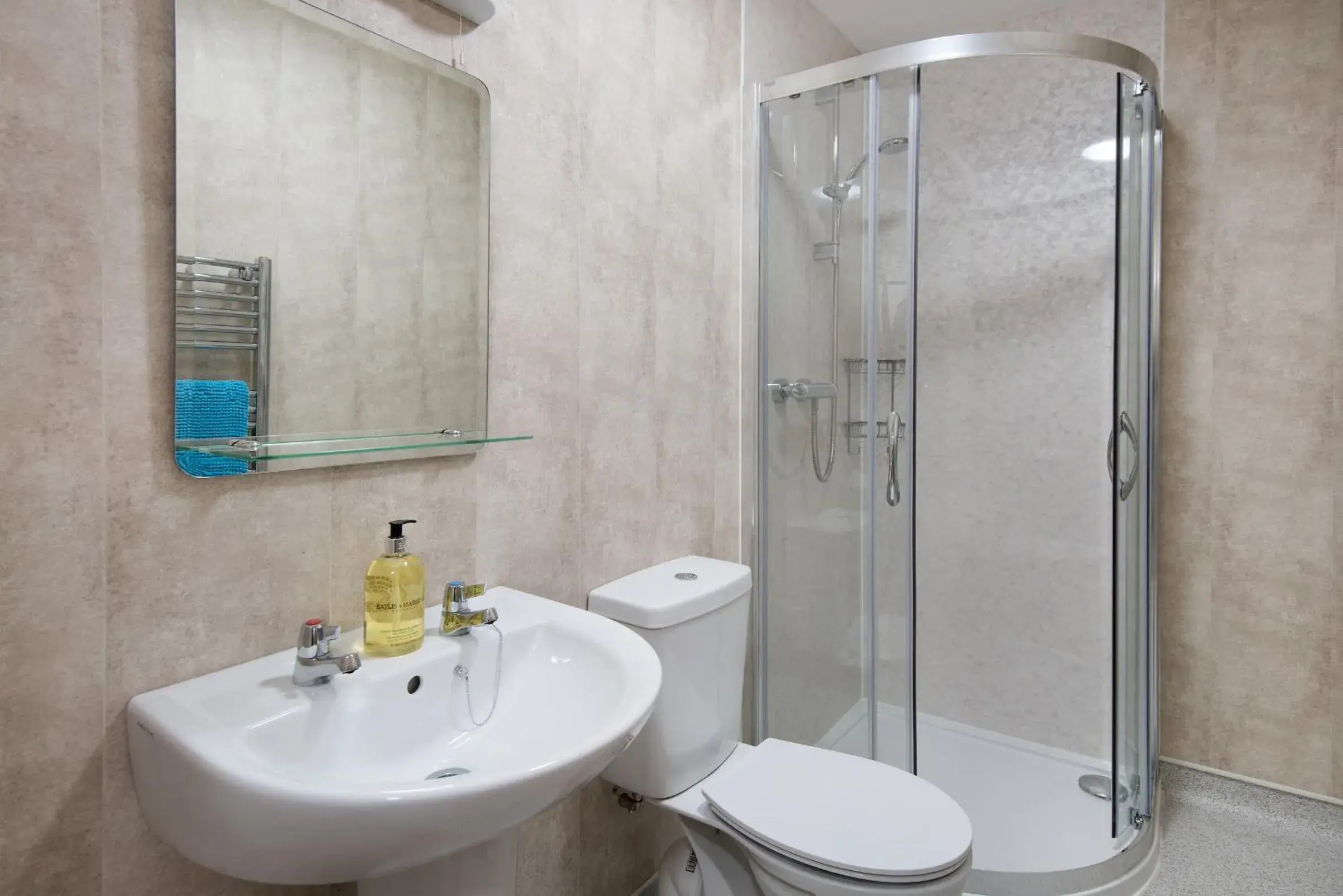 Double or Twin Room with Private Bathroom in Brown Rigg Guest Rooms Double or Twin Room with Private Bathroom in Brown Rigg Guest Rooms