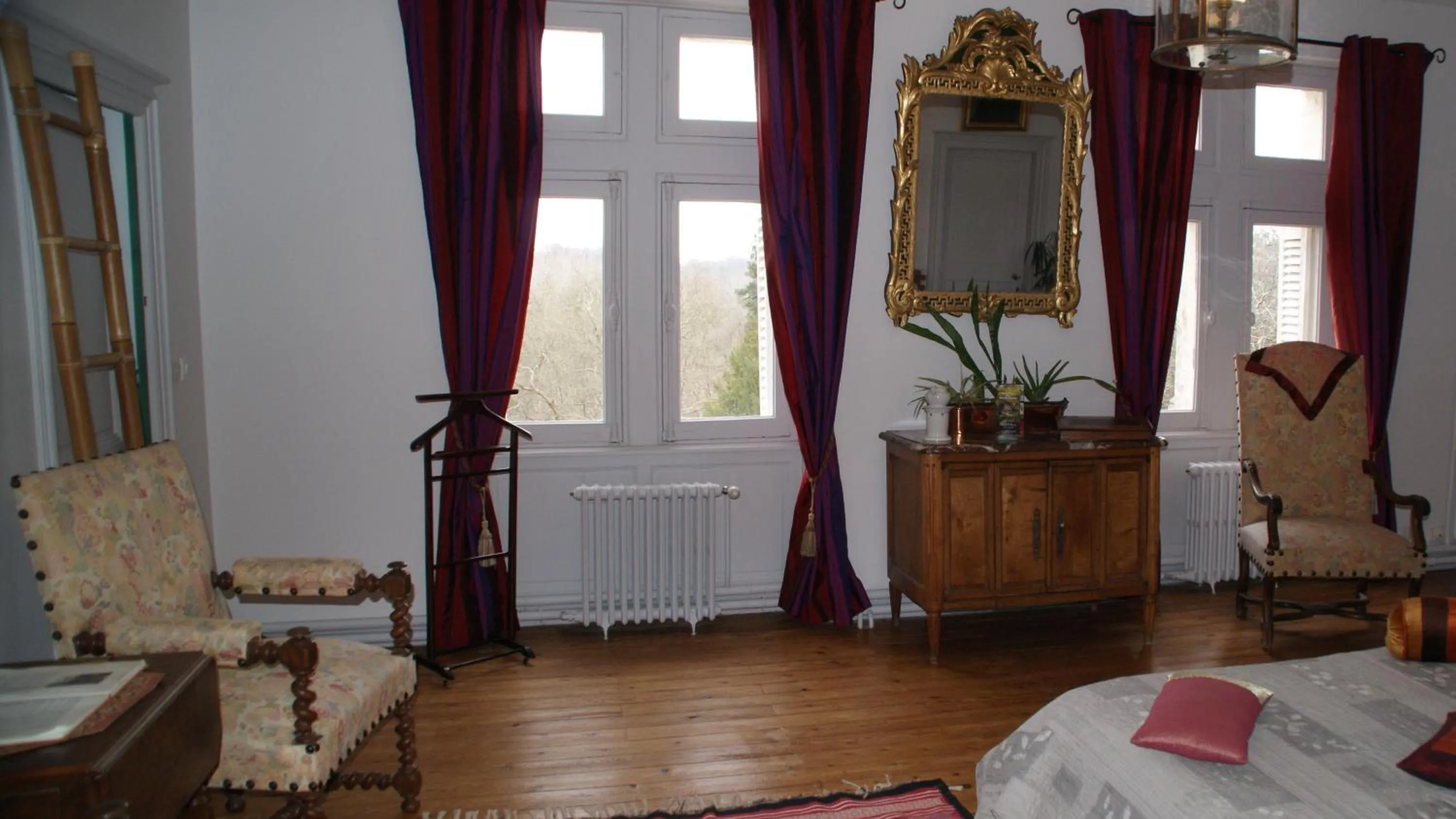 Bedroom, Bed in Chateau de Vaugrignon - Beer Spa