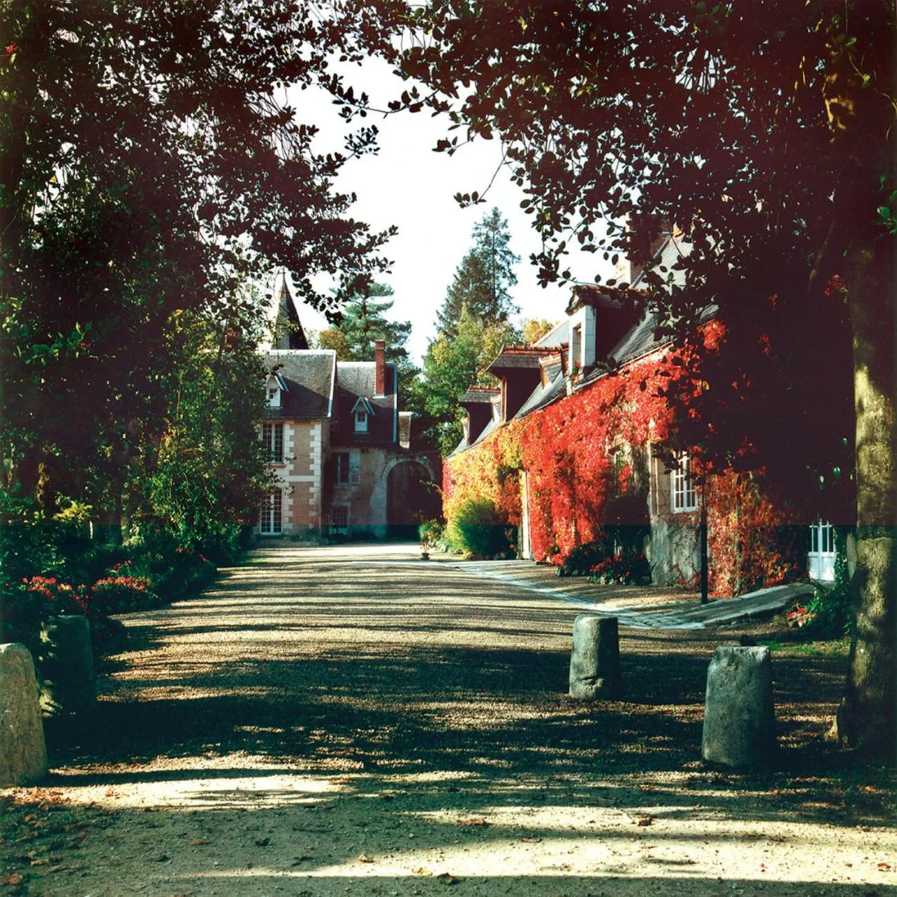 Inner courtyard view in Chateau de Vaugrignon - Beer Spa